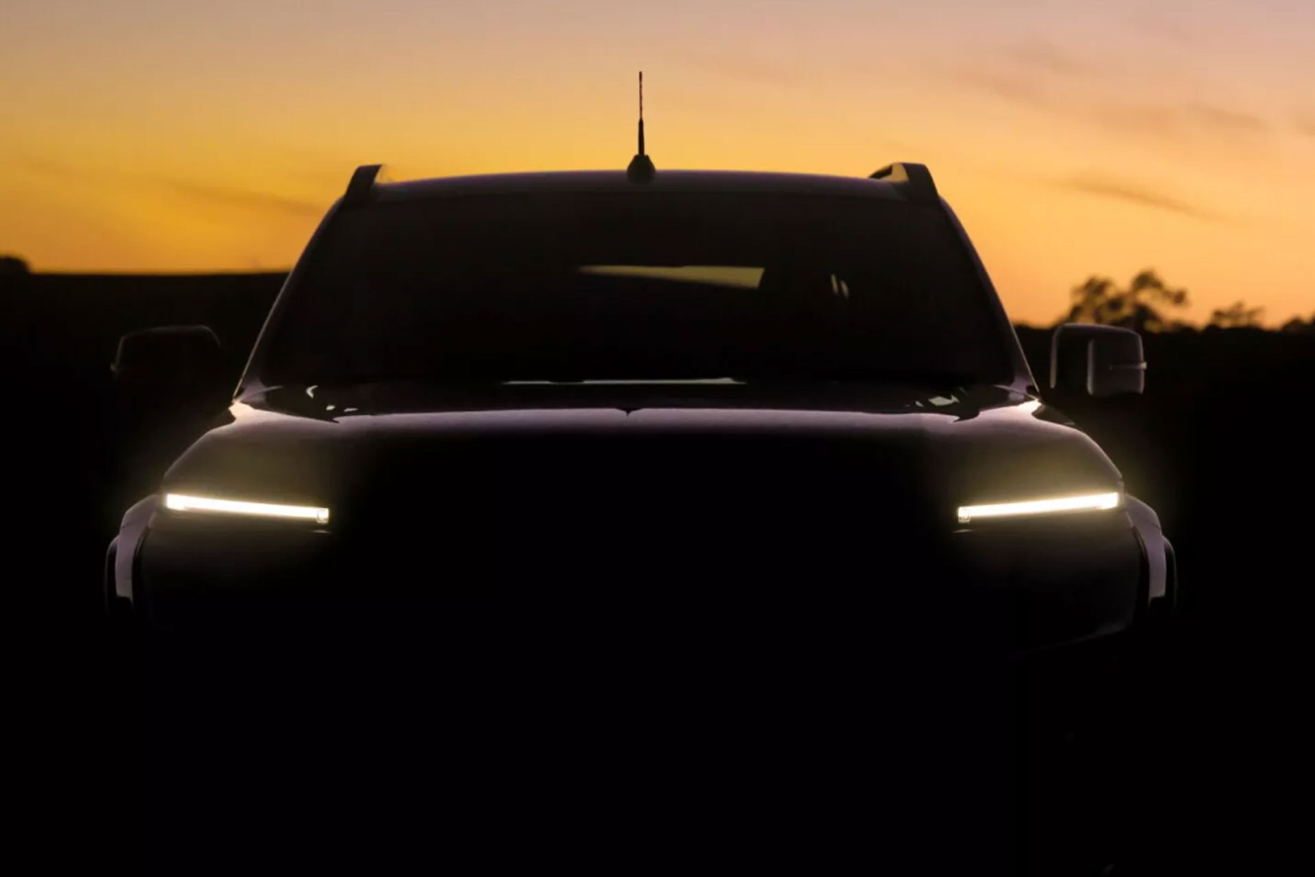 Hình ảnh nhá hàng của mẫu xe bán tải Nissan Navara dự kiến ra mắt vào 19/11. Ảnh: Nissan