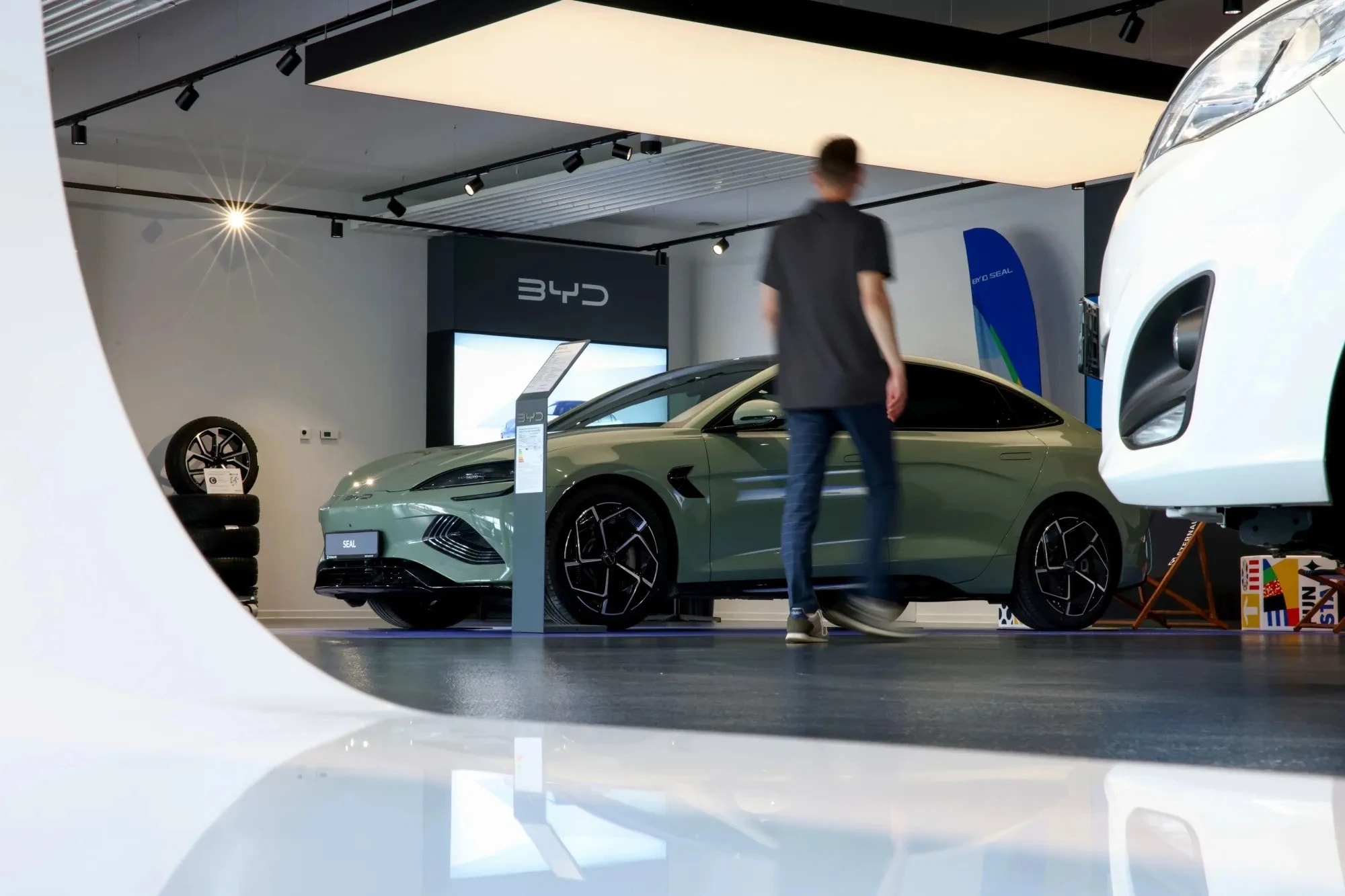 Biểu đồ thể hiện sự tăng trưởng của thị trường xe điện trên thế giới.