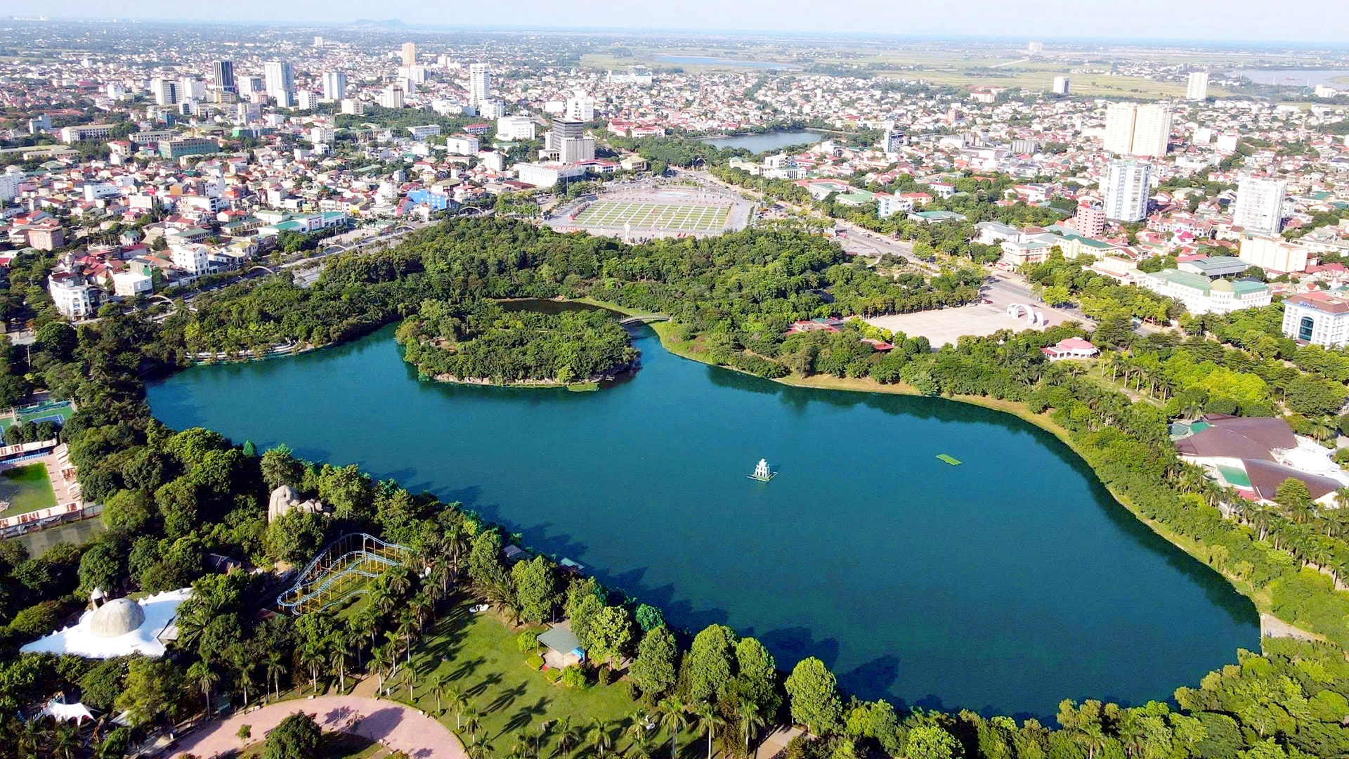 Giá căn hộ chung cư “trên trời” – Ai hưởng lợi? Bài 1: Bất thường thị trường căn hộ chung cư