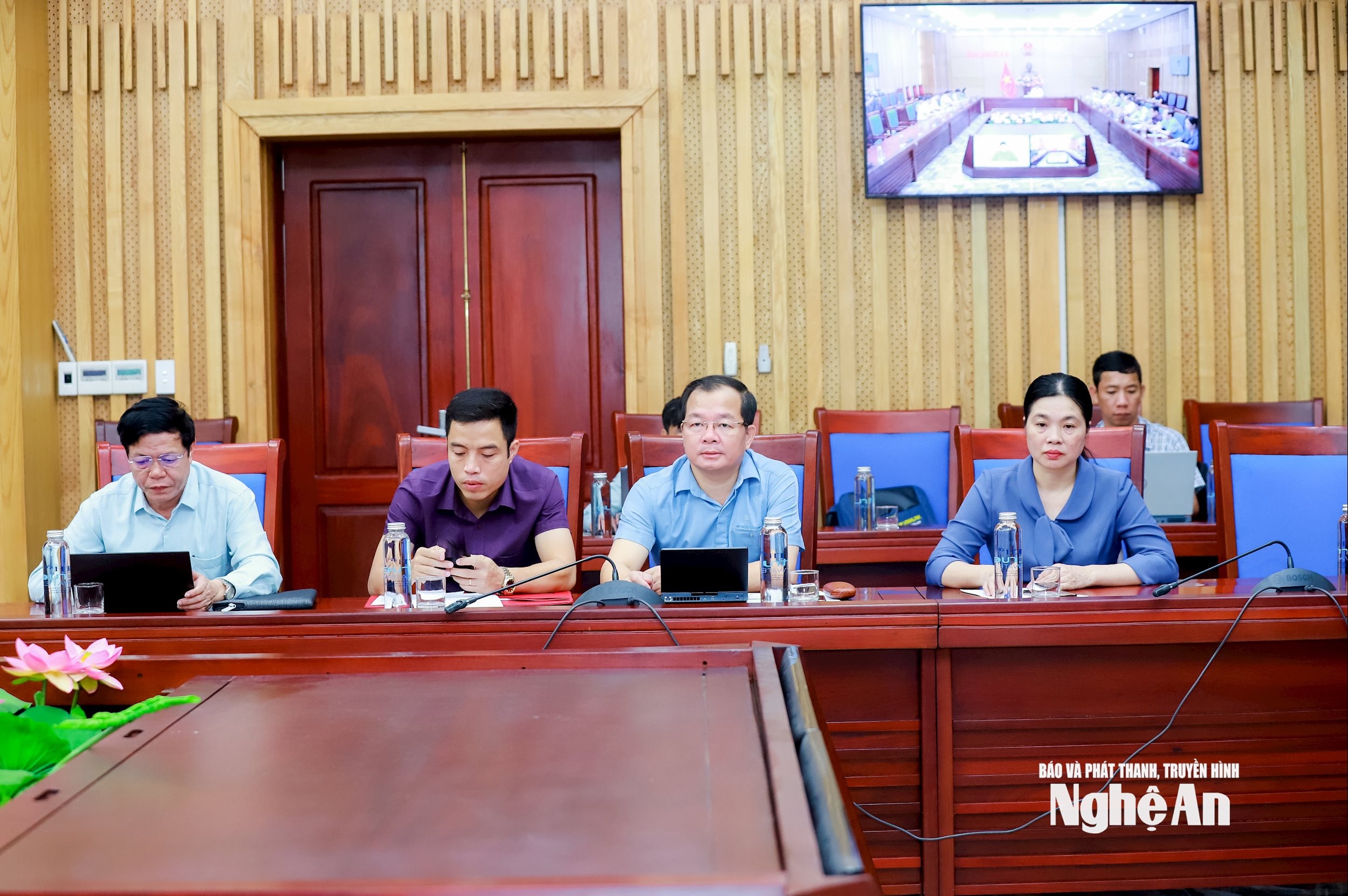 Các đại biểu dự hội nghị tại điểm cầu UBND tỉnh Nghệ An. Ảnh: Thành Duy