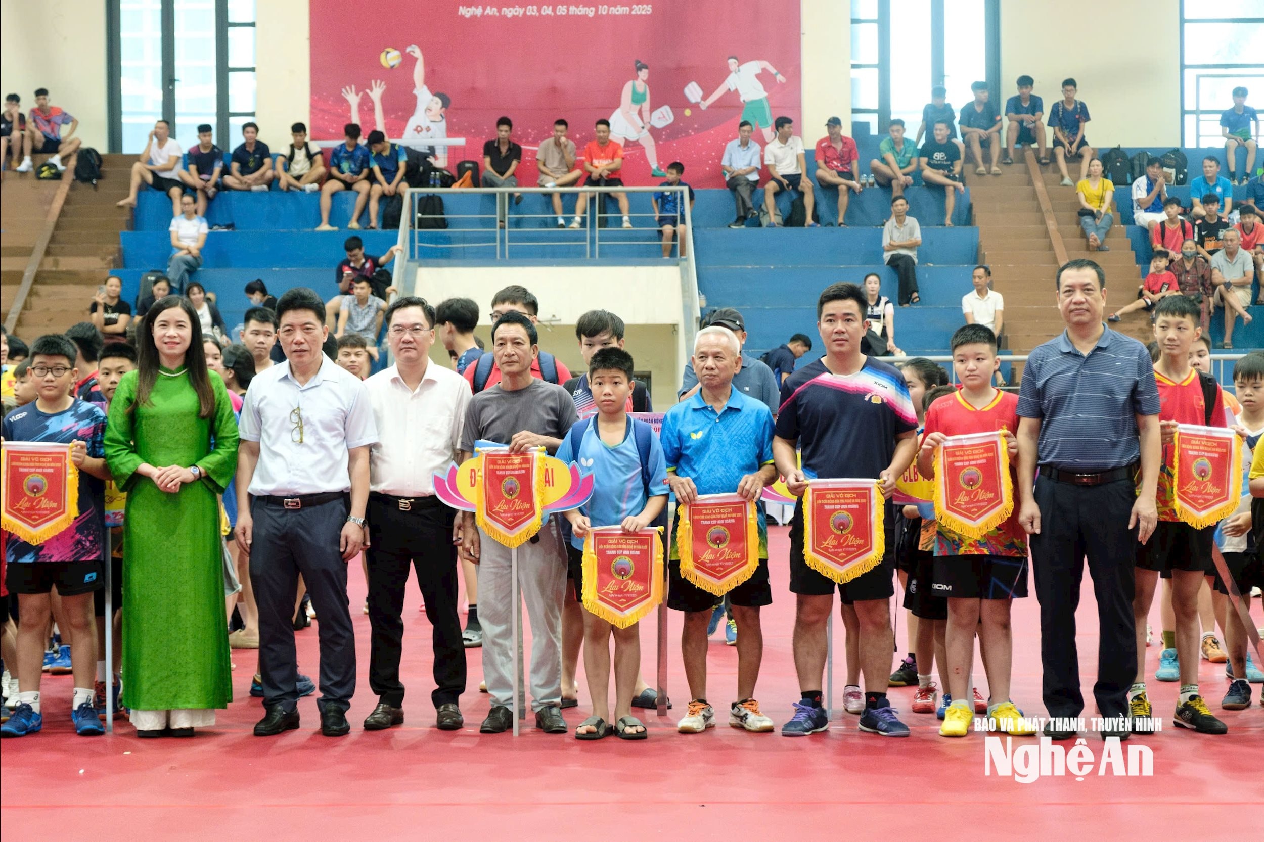 Giải vô địch bóng bàn Nghệ An tranh cup Anh Hoàng 2025 do Liên đoàn bóng bàn tỉnh Nghệ An, phối hợp với Sở Văn hoá, Thể thao và Du Lịch tổ chức. Ảnh: Thuý Mai