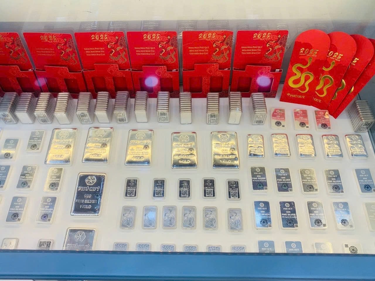 Giá bạc hôm nay 18/10/2025: Giá bạc trong nước và thế giới cùng giảm sâu