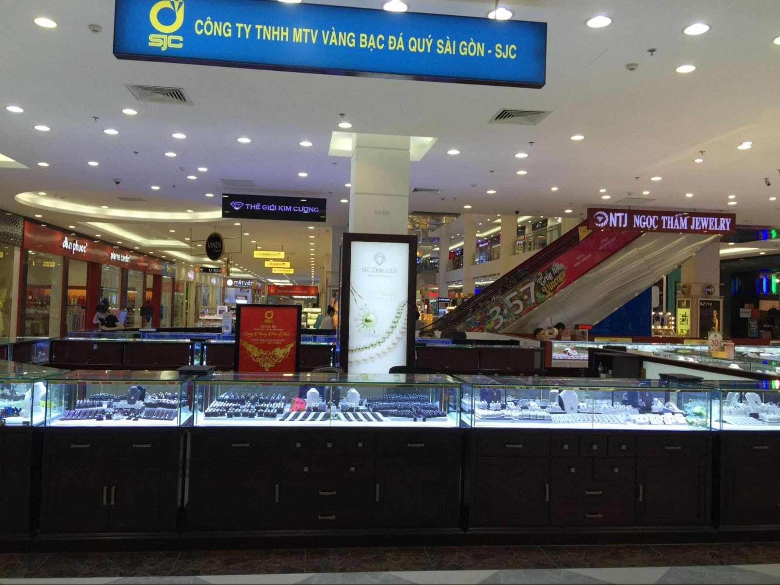 Sáng 18/10: Giá vàng trong nước có nơi giảm đến 3 triệu đồng