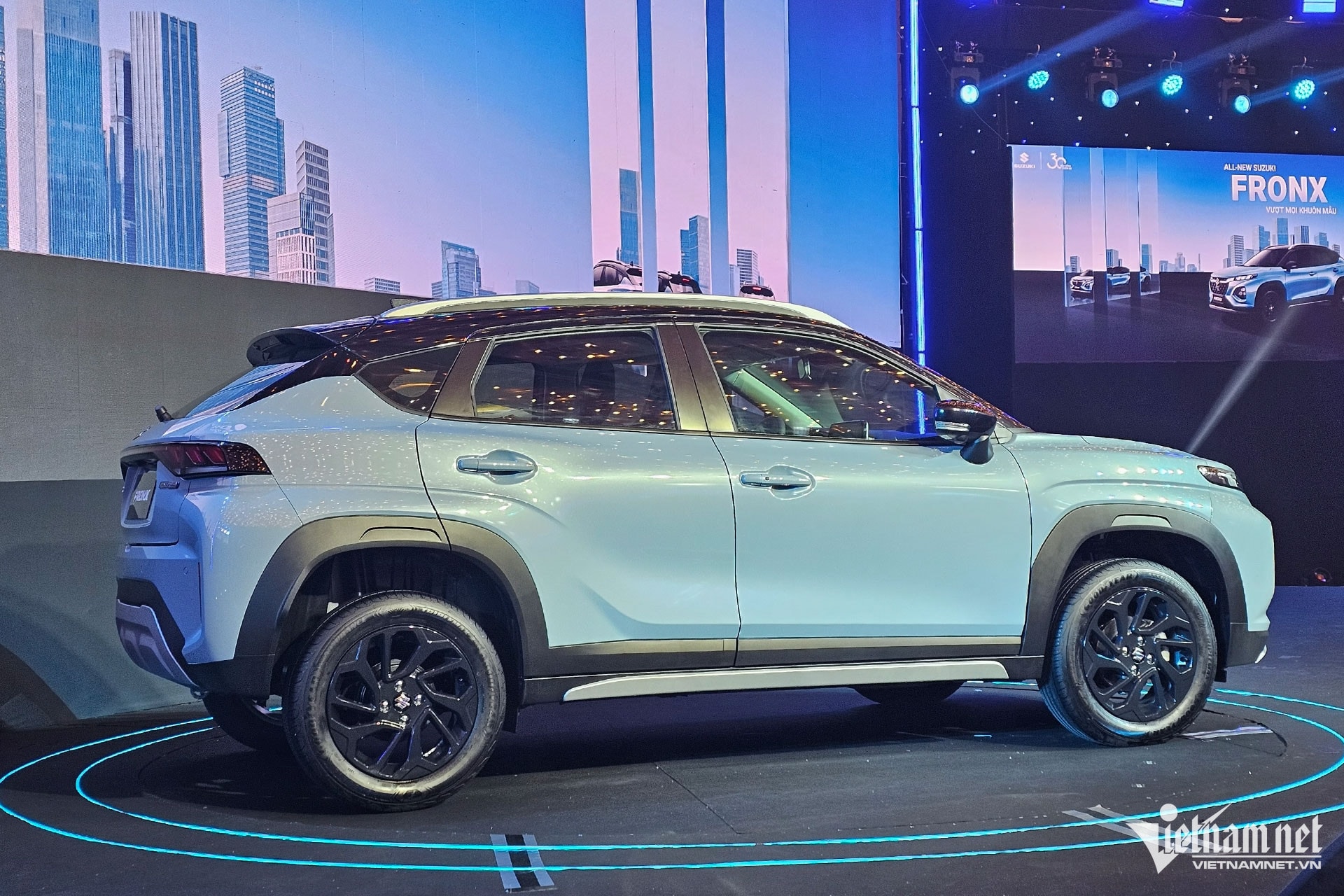 Thiết kế SUV lai coupe tạo khác biệt cho Suzuki Fronx. Ảnh: Ngô Minh