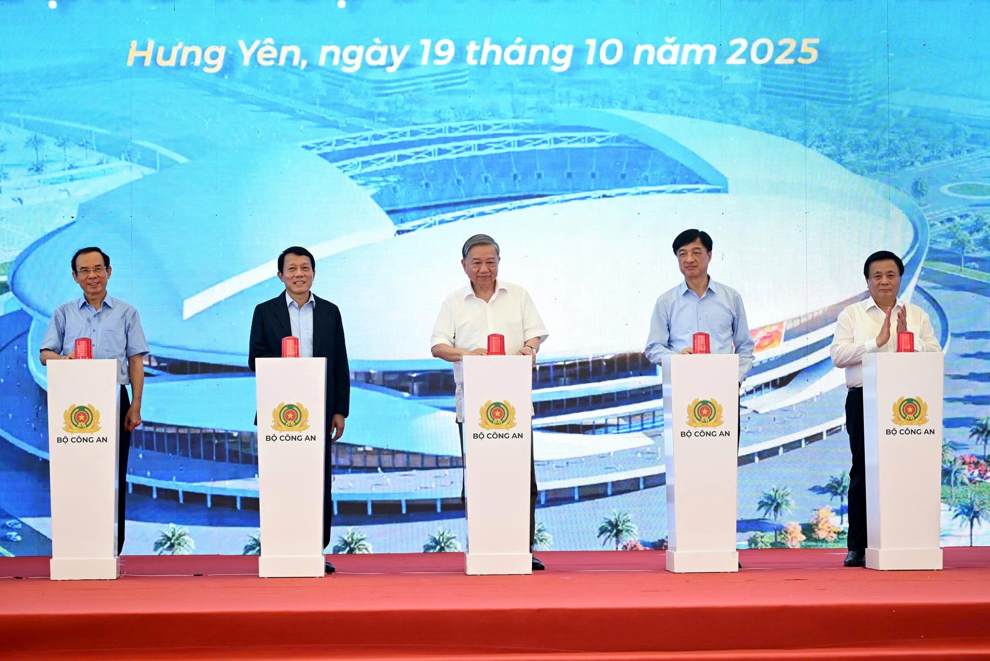 Tổng Bí thư Tô Lâm dự lễ khởi công xây dựng sân vận động tiên tiến hàng đầu thế giới- Ảnh 10.