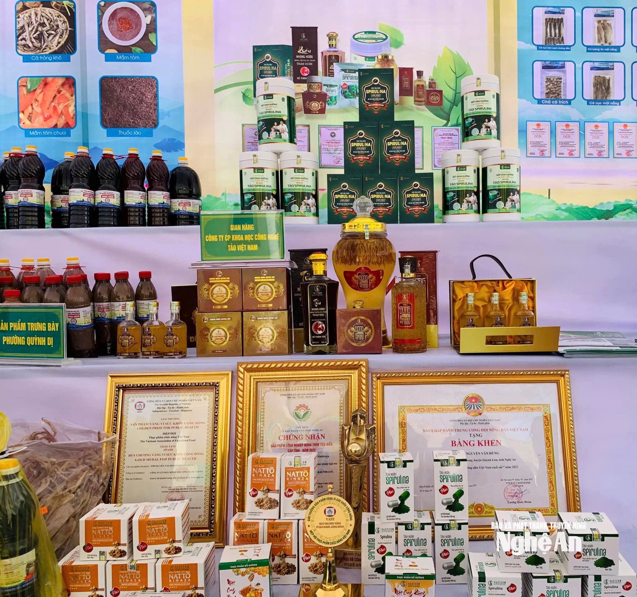 1c.Nhiều sản phẩm của phụ nữ Nghệ An đã được công nhận là sản phẩm Ocop. Các ảnh sau ạ