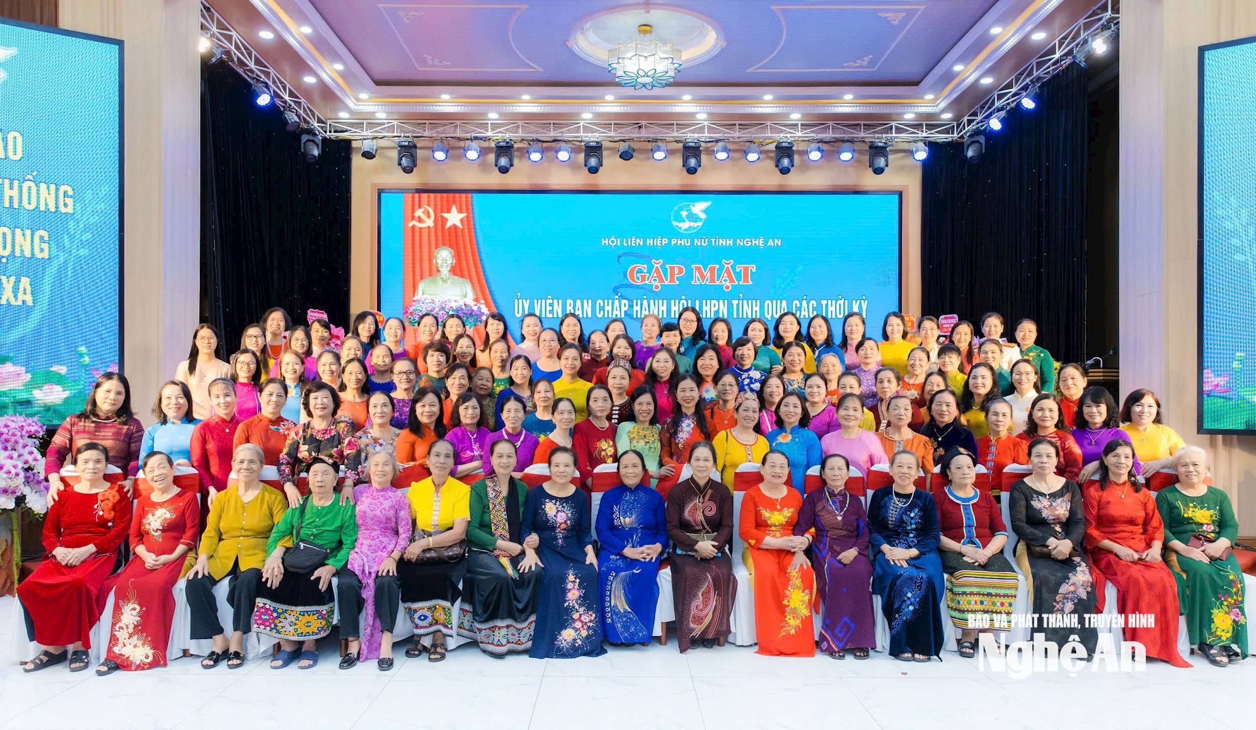 Phụ nữ Nghệ An dù ở độ tuổi, thế hệ nào cũng đã giữ vững ngọn lửa nhiệt huyết để giữ vững bản lĩnh, giá trị của mình.