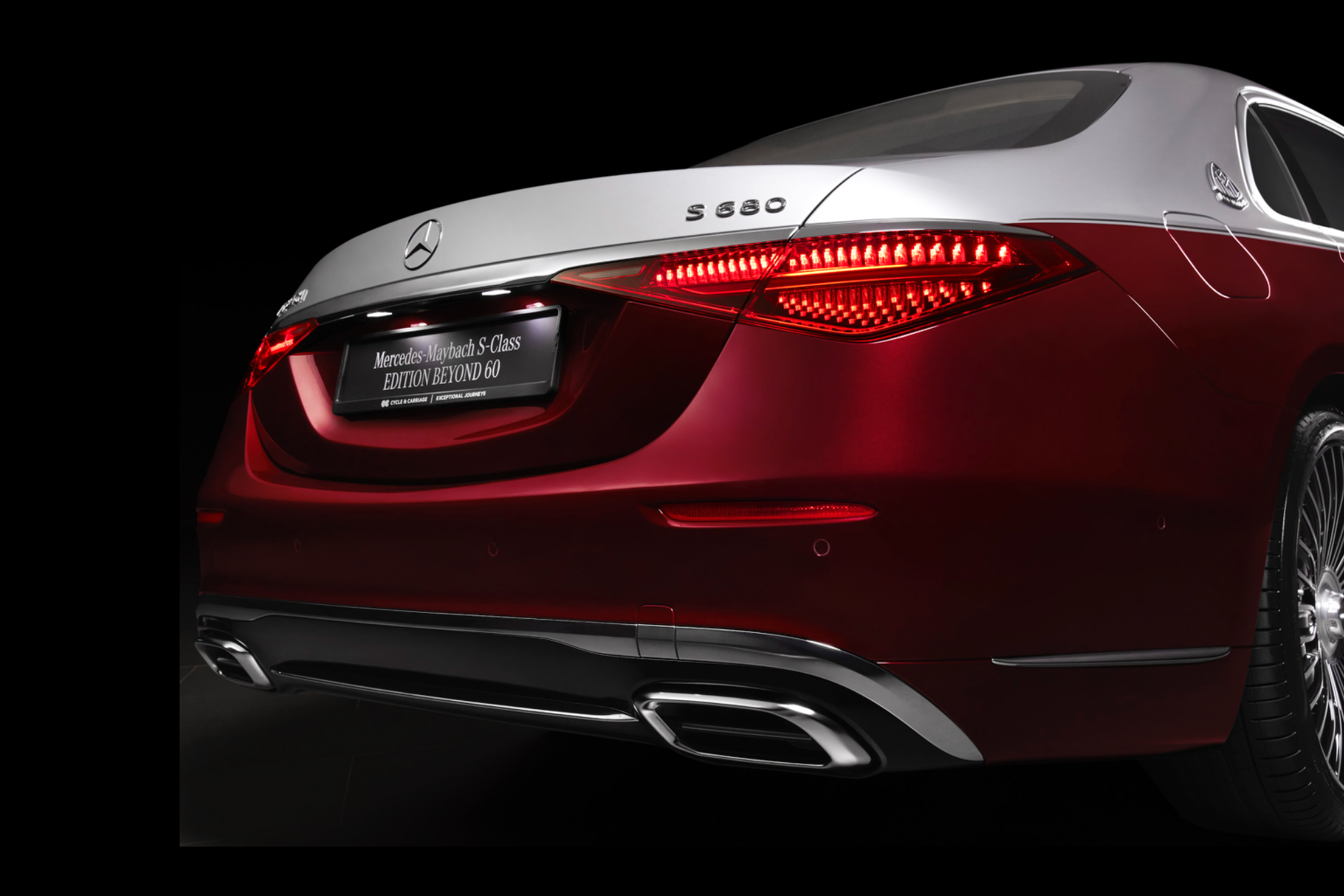 Phần đầu xe nổi bật với lưới tản nhiệt đặc trưng của Maybach và cụm đèn Digital Light hiện đại.