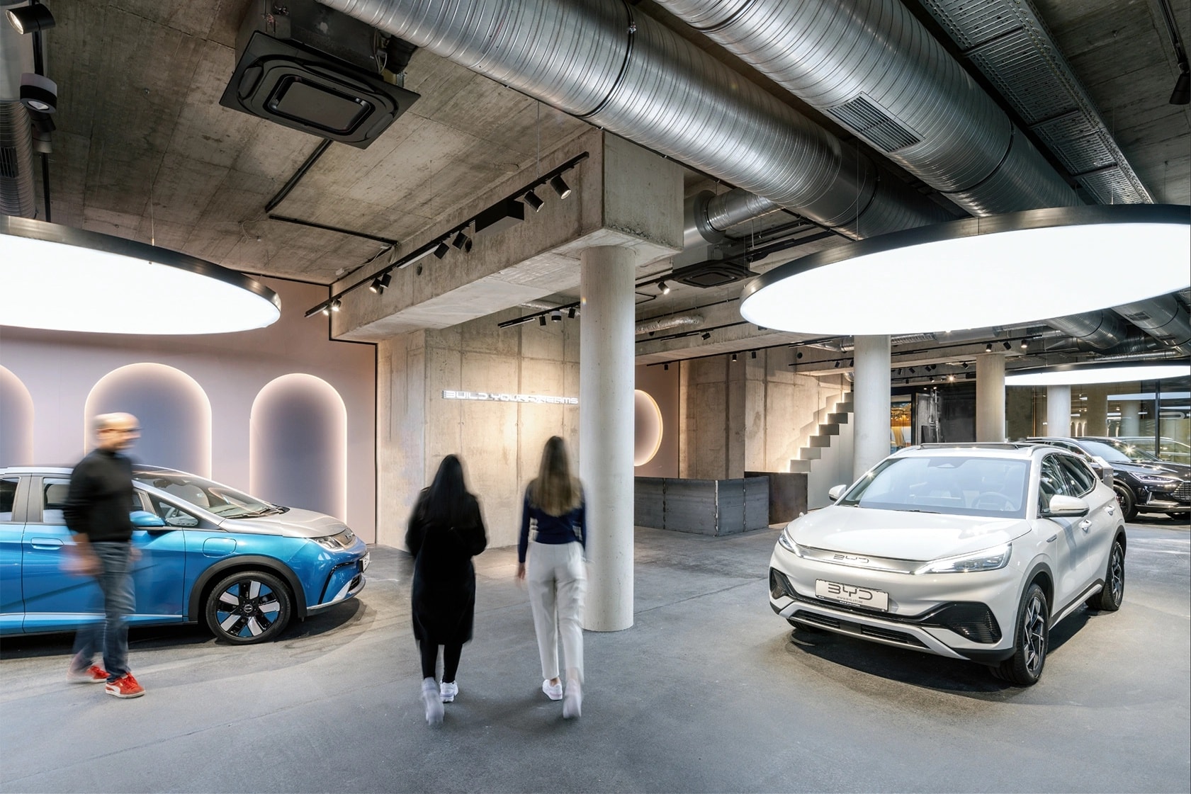 Một chiếc xe điện BYD được trưng bày tại một showroom ở Đức.