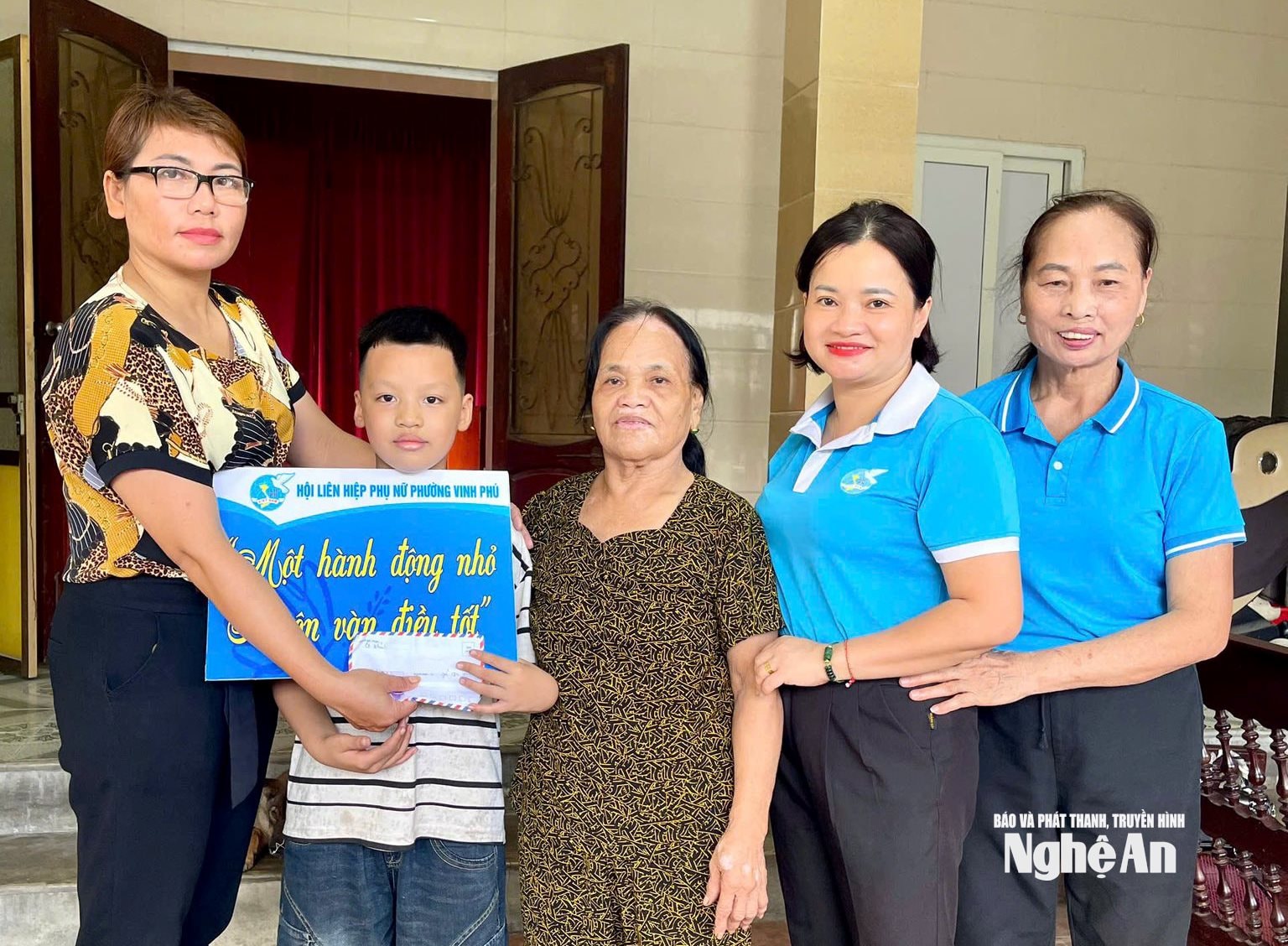 Women of Vinh Phu ward Photo CSCC00008