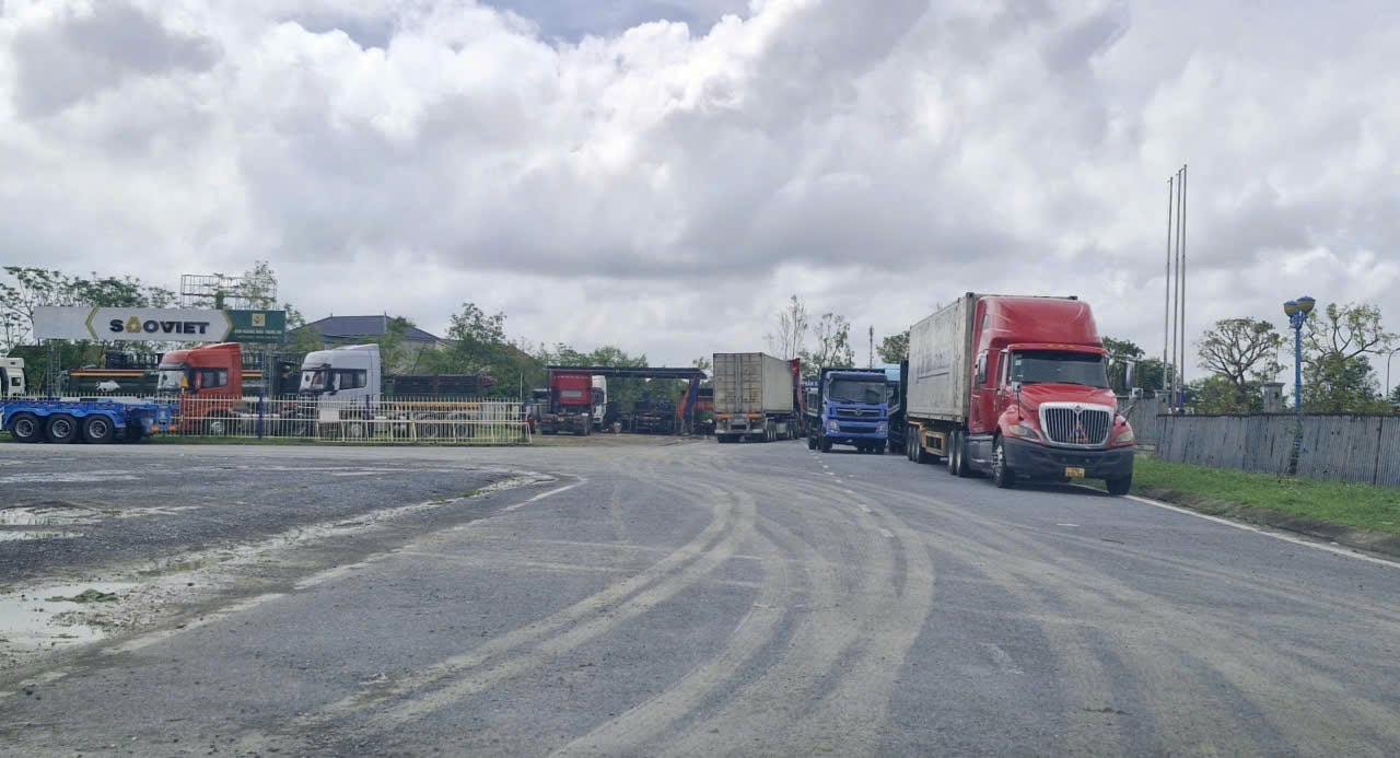 Đường quy hoạch 24m Khu A - Khu công nghiệp Nam Cấm (ảnh ghi ngày 15/10/2025). Ảnh: Nhật Lâ