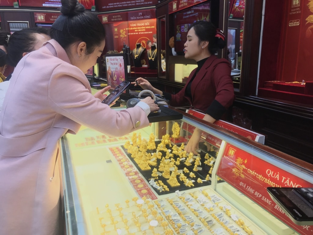Giá vàng ngày 21/10: Giá vàng SJC và vàng nhẫn có kỷ lục mới