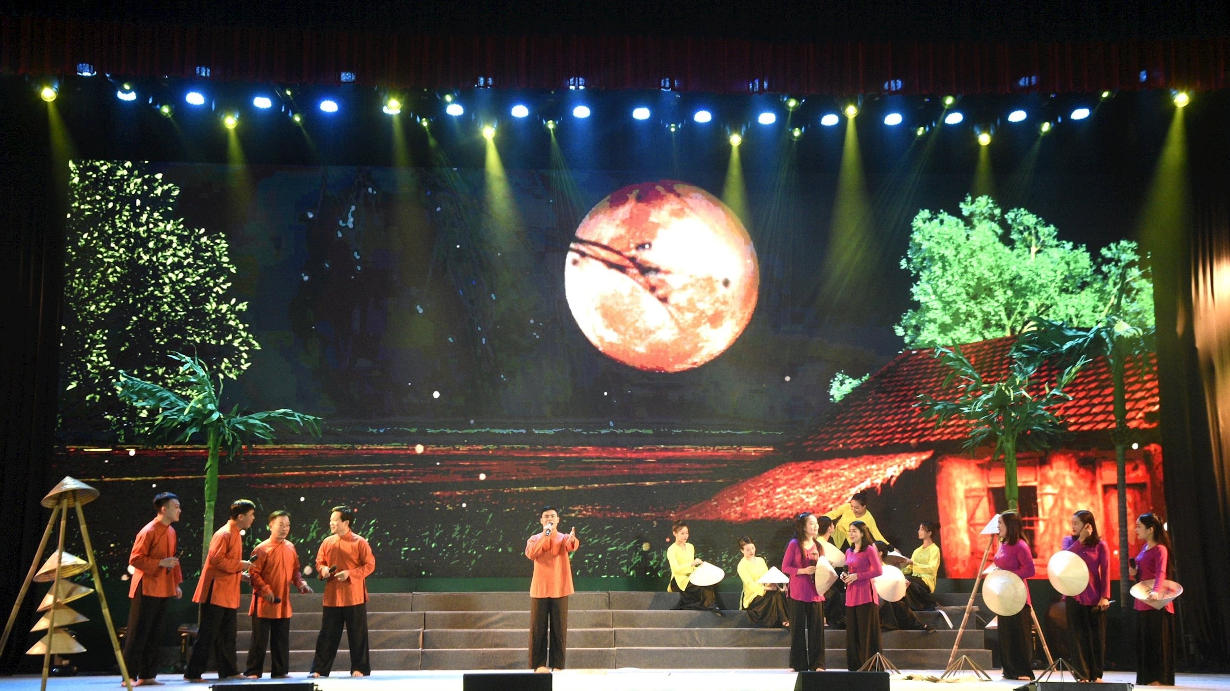 1-Dân ca ví, giặm Nghệ Tĩnh có nhiều nghệ nhân tham gia bảo tồn. Ảnh tư liệu