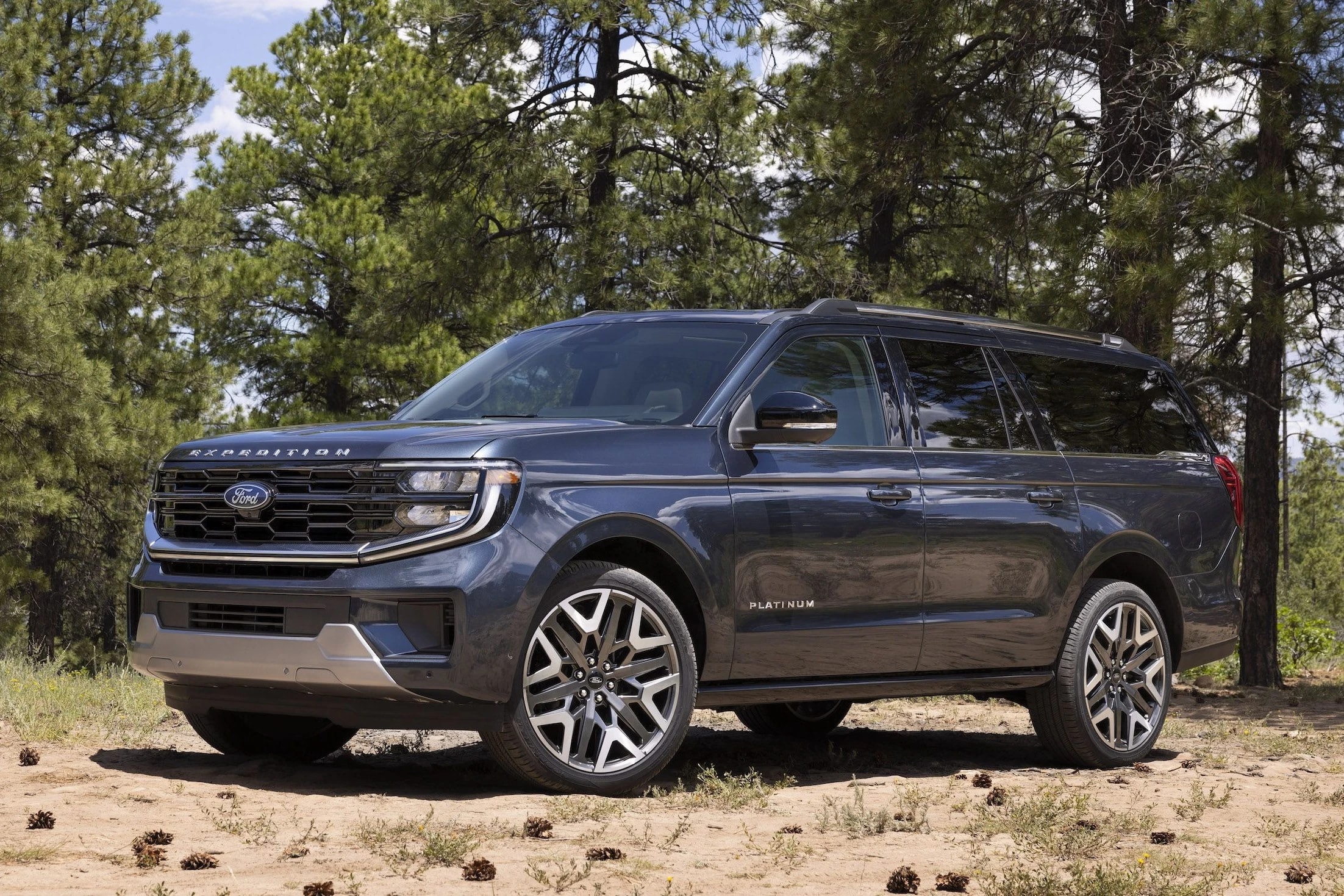 Ford Expedition dung day chuyen hai tuan vi thieu nhom