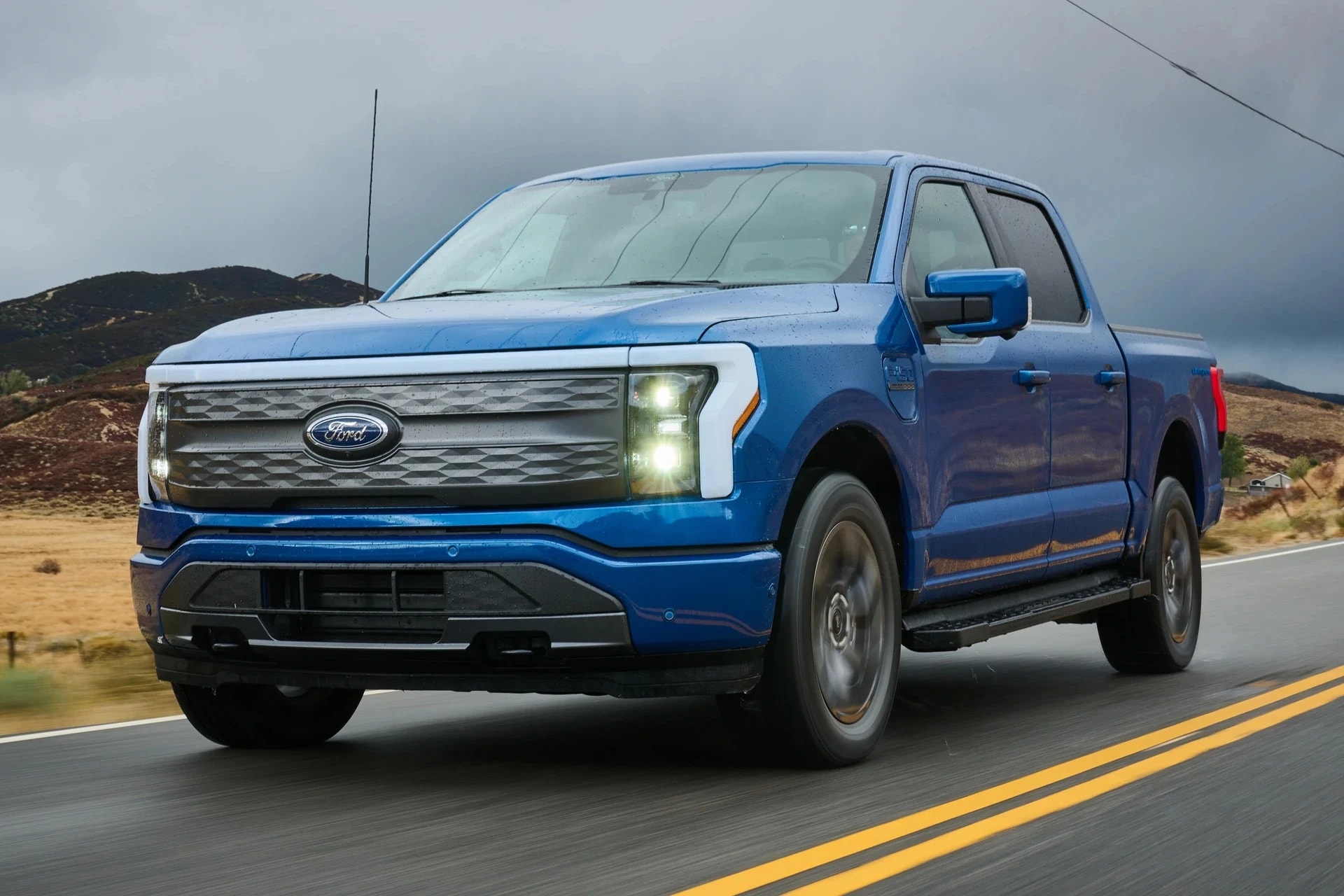Ford F-150 Lightning tam dung san xuat do thieu nhom