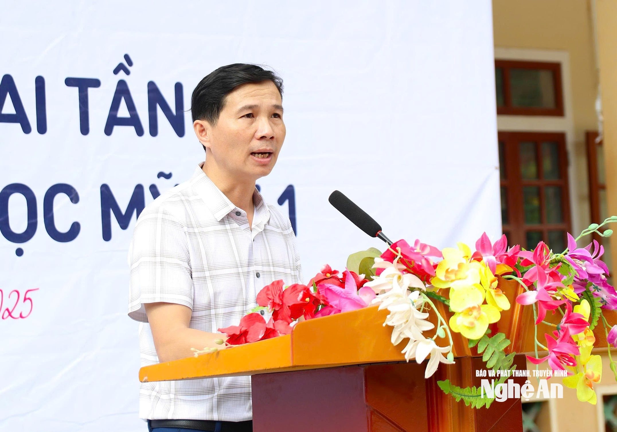 Mr. Luong Van Bay, Chairman of My Ly Commune People's Committee, spoke at the inauguration ceremony. Photo: VTVV
