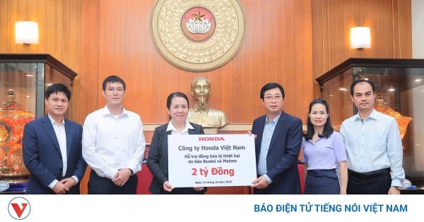 Đại diện Honda Việt Nam ủng hộ 2 tỷ đồng qua Ủy ban Trung ương MTTQ Việt Nam