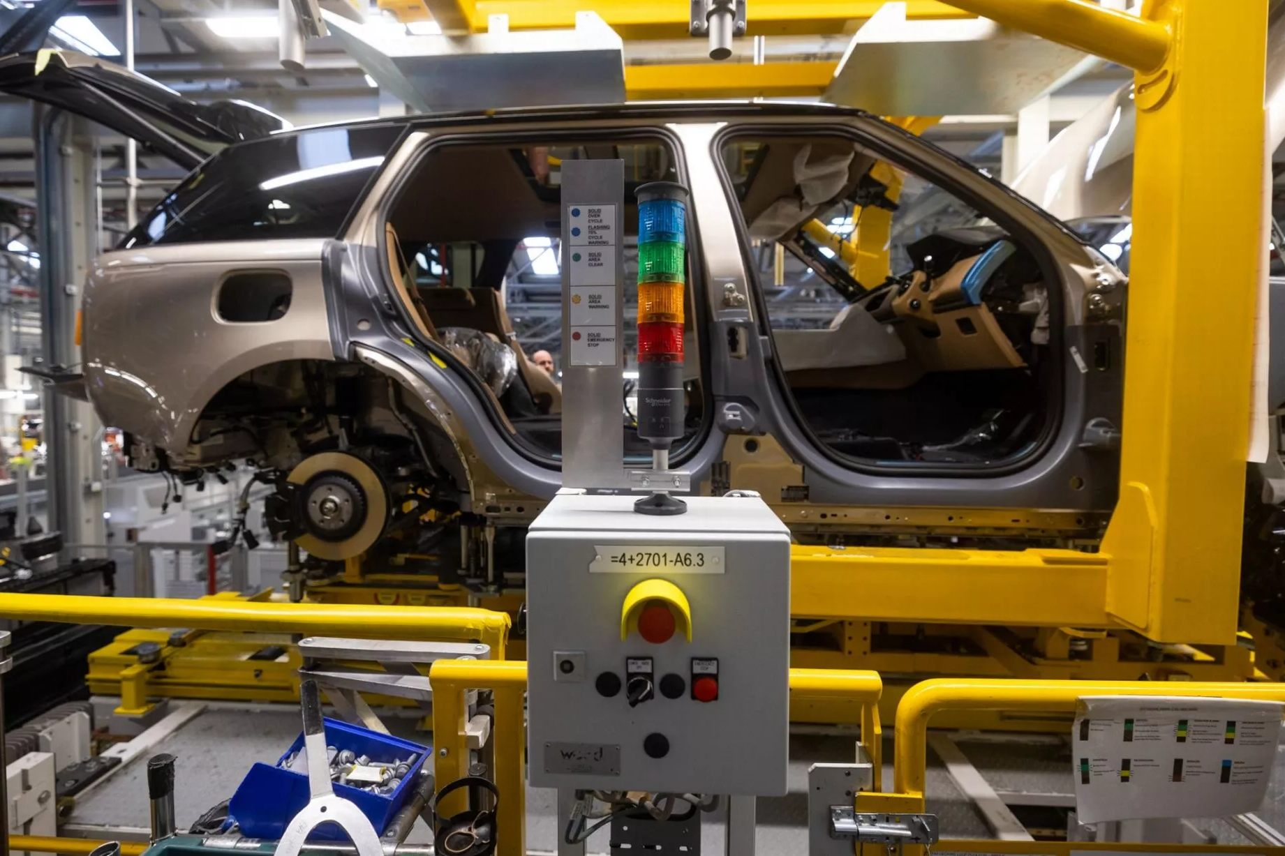 Anh minh hoa Range Rover va boi canh tan cong mang JLR