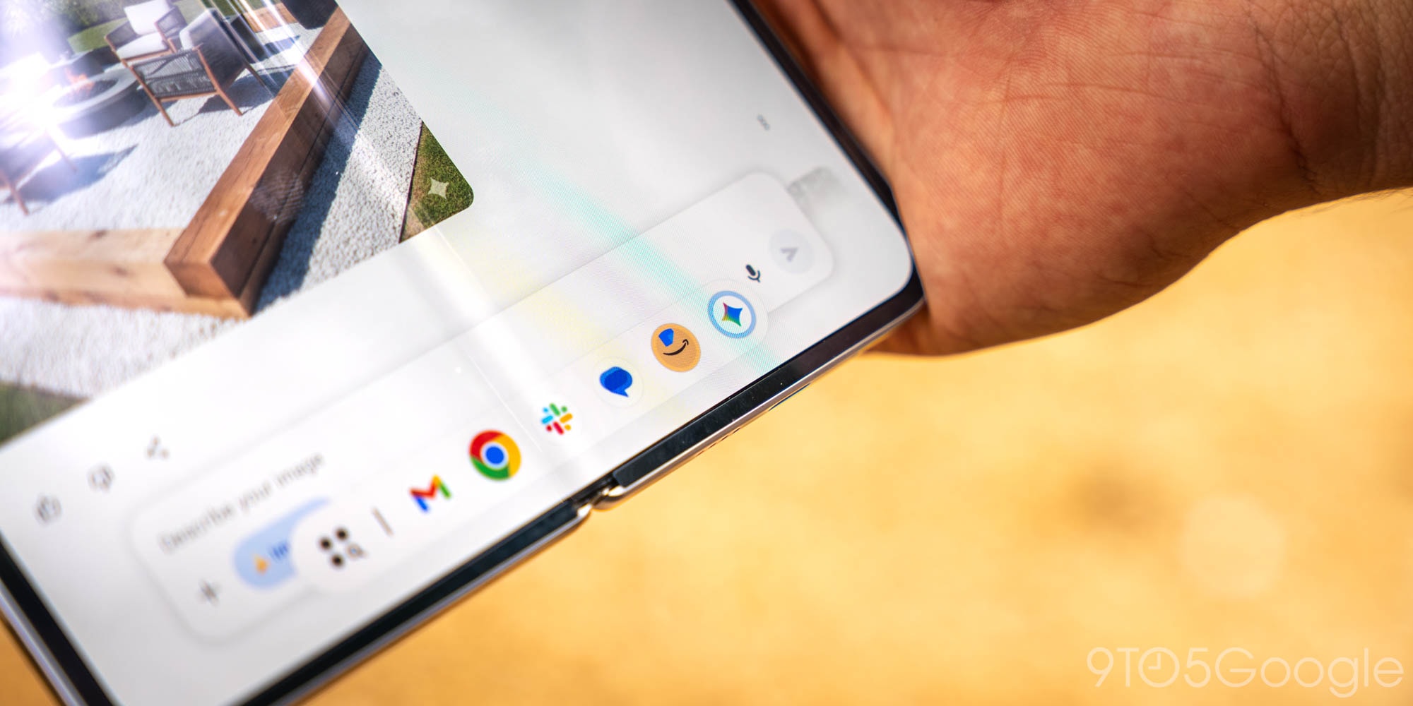 Thanh tác vụ hiển thị 6 ứng dụng khi mở Pixel 10 Pro Fold