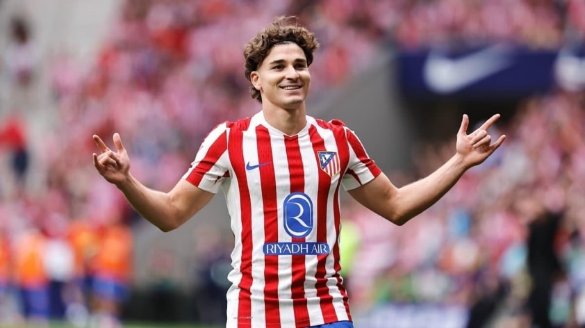 Julian Alvarez được cho là đang muốn rời Atletico Madrid để gia nhập Barca (Ảnh: FootballTransfer).