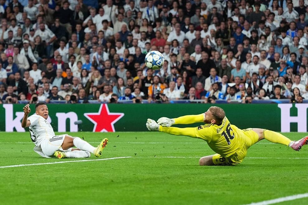 Mbappe bỏ lỡ cơ hội ngon ăn