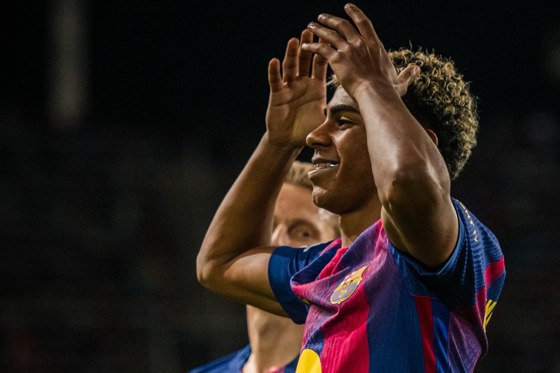 Barca ‘đánh tennis’: Lamine Yamal thách thức Siêu kinh điển