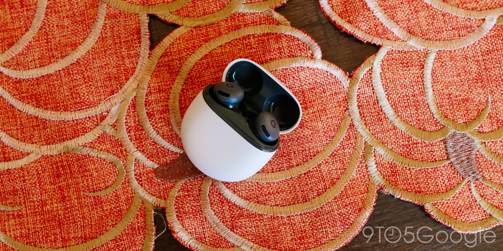 Pixel Buds 2a trong quá trình sử dụng thực tế