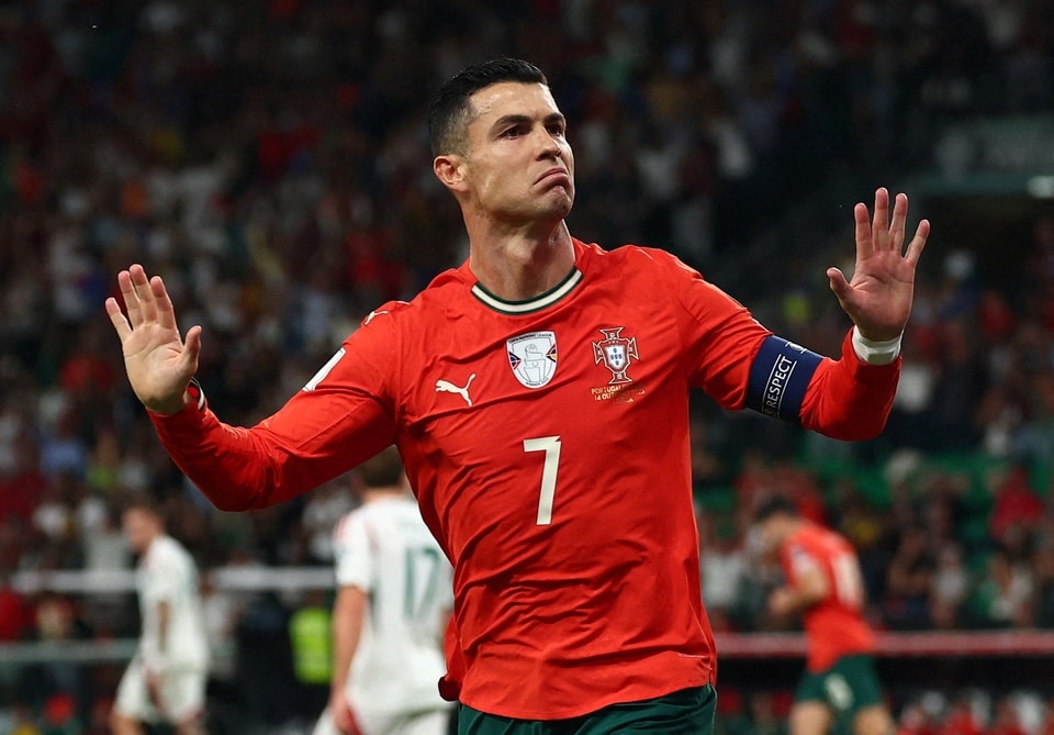 Cristiano Ronaldo vẫn dẫn đầu sức hút thương mại ở tuổi 40