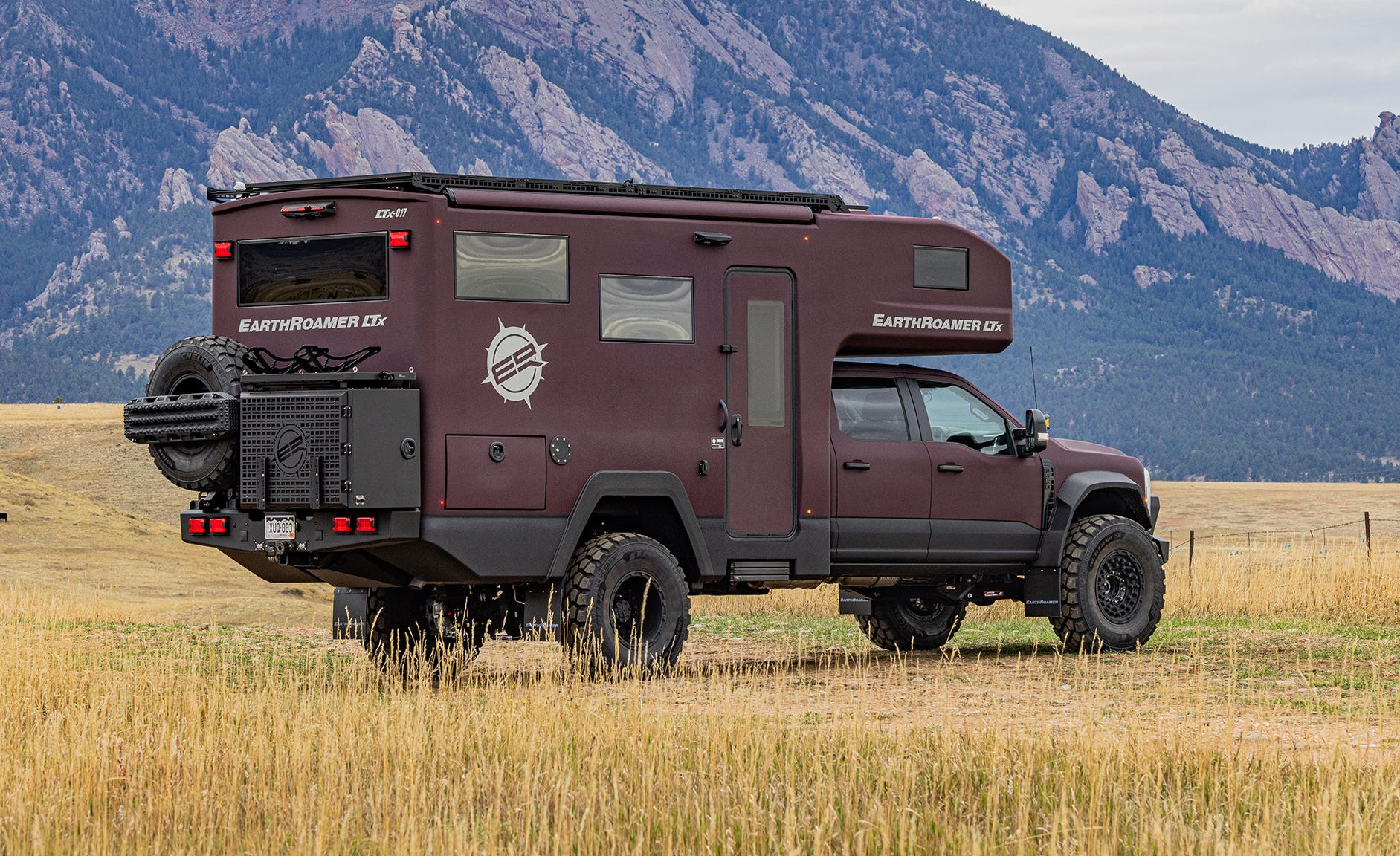 EarthRoamer LTx 2026 dựa trên Ford F-550