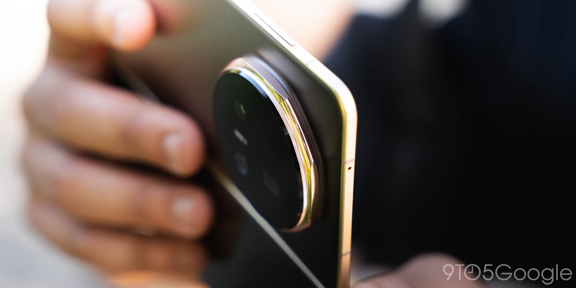 Honor Magic V5 với khung viền và cụm camera lớn