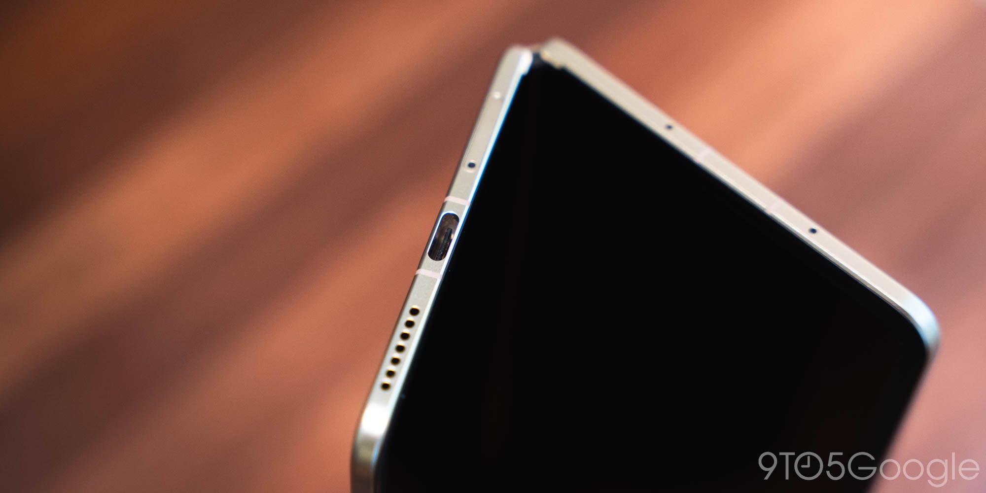 Cổng USB-C trên Honor Magic V5