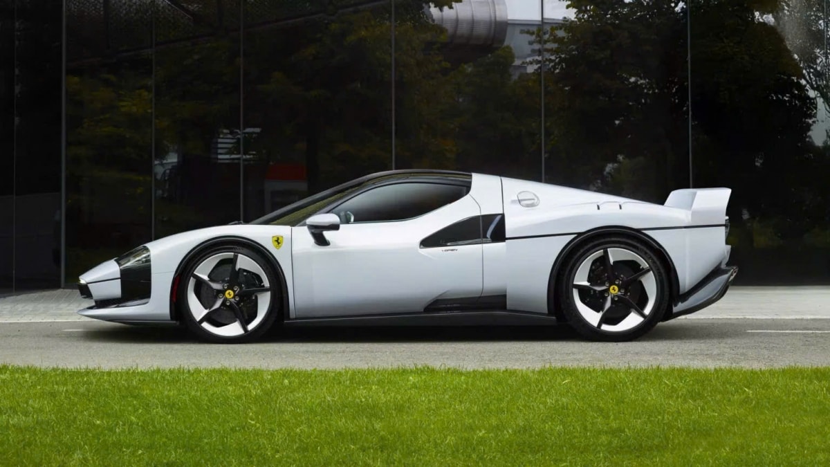 Cánh gió cố định tinh gọn là điểm nhấn nhận diện