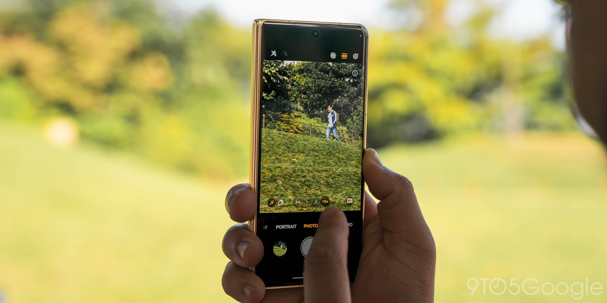 Giao diện camera khi zoom trên Honor Magic V5