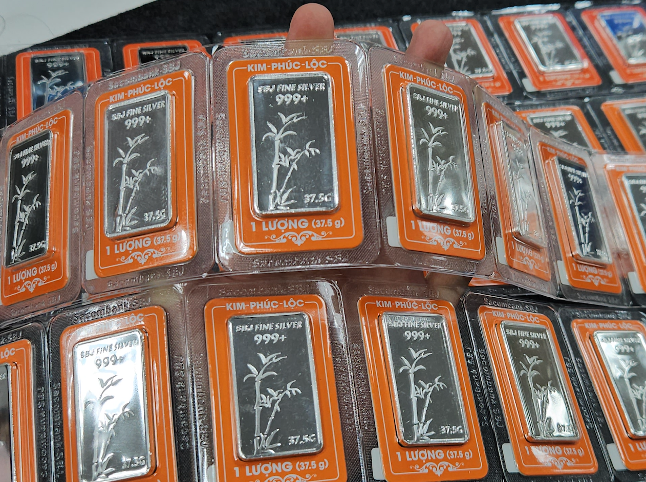 Giá bạc hôm nay 24/10/2025: Giá bạc tăng nhẹ rồi quay đầu giảm