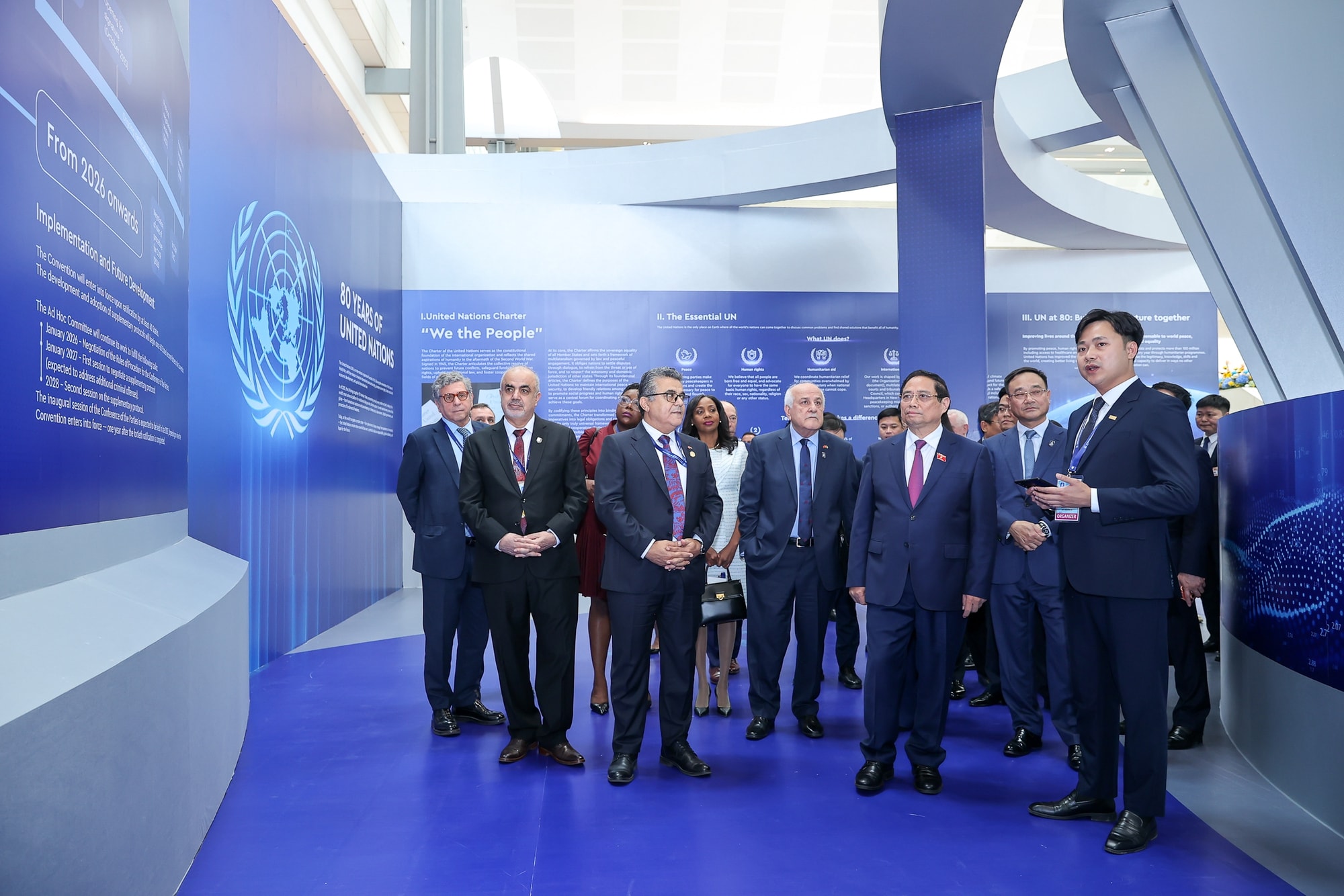 Thủ tướng kêu gọi các nước '5 đẩy mạnh' triển khai Công ước Hà Nội để 'không ai bị bỏ lại phía sau trong kỷ nguyên số'- Ảnh 4.