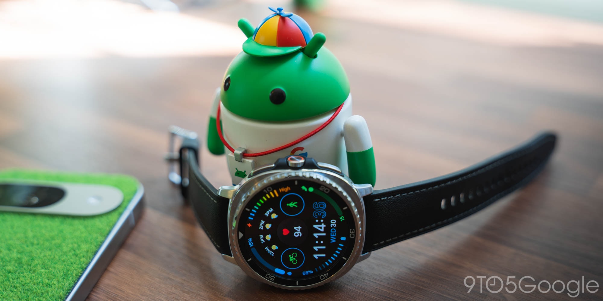 Mặt đồng hồ Galaxy Watch 8 Classic hiển thị thông tin thời tiết.