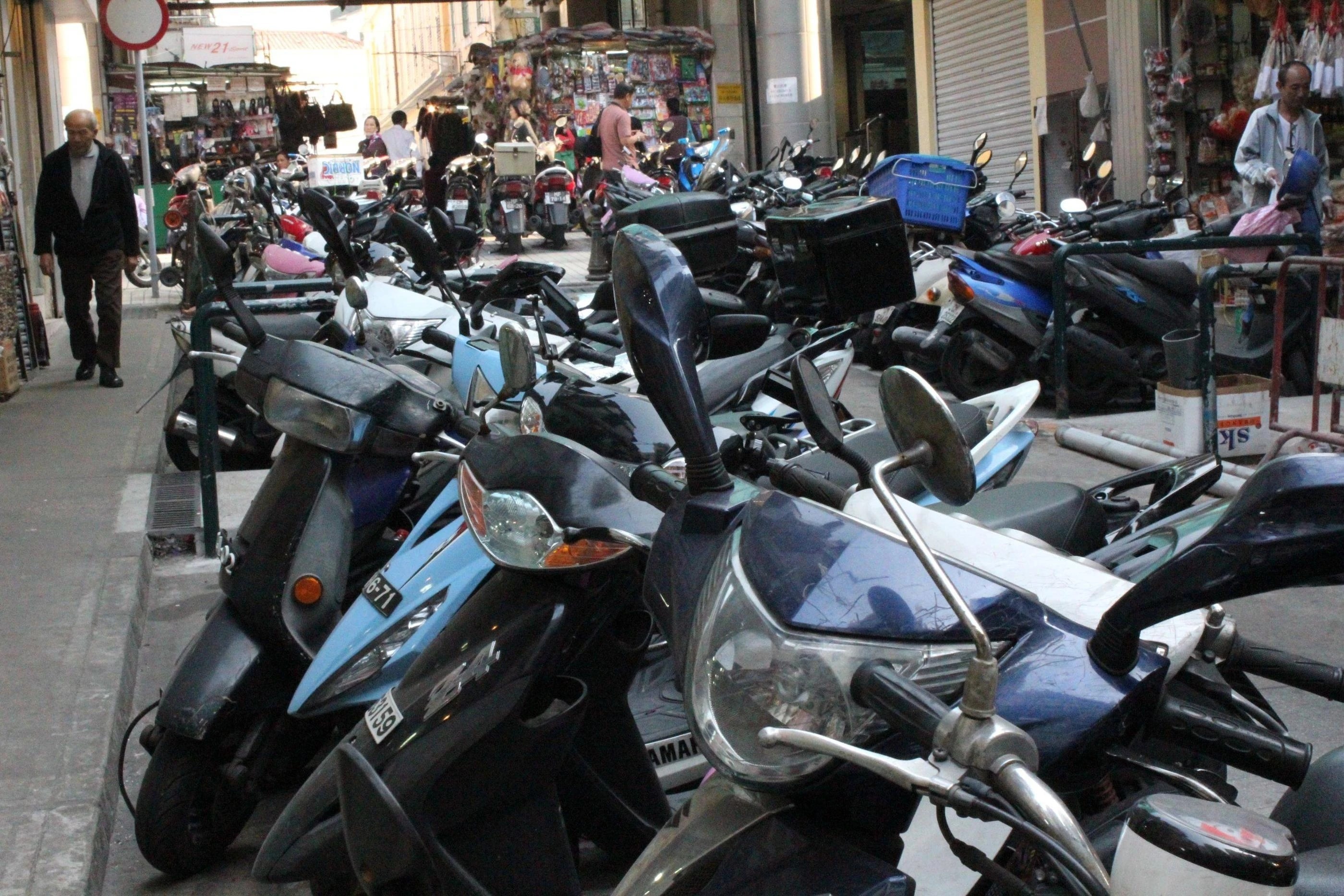 tran ngap,  ev,  xe dien,  xe may dien,  macau,  co so vat chat,  tram sac,  tro cap,  lu lut,  ngap lut anh 3