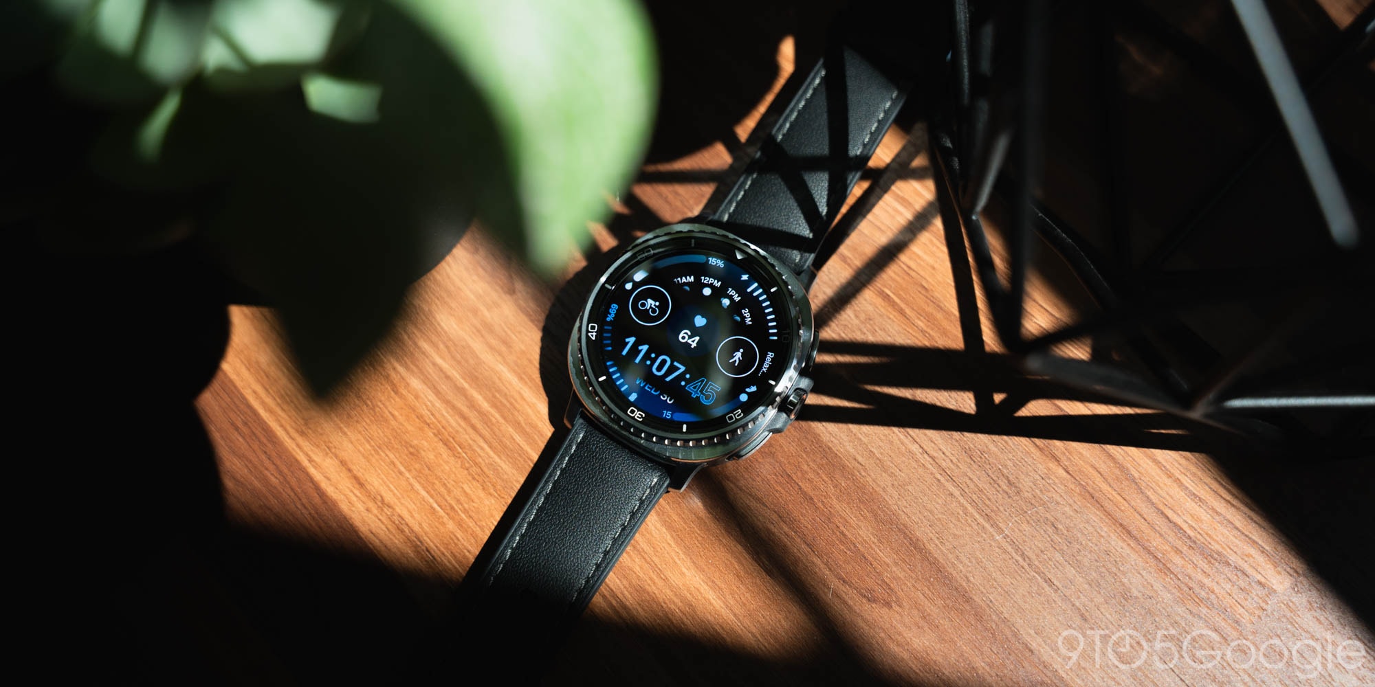 Cận cảnh thiết kế mới của Galaxy Watch 8 Classic trên cổ tay.