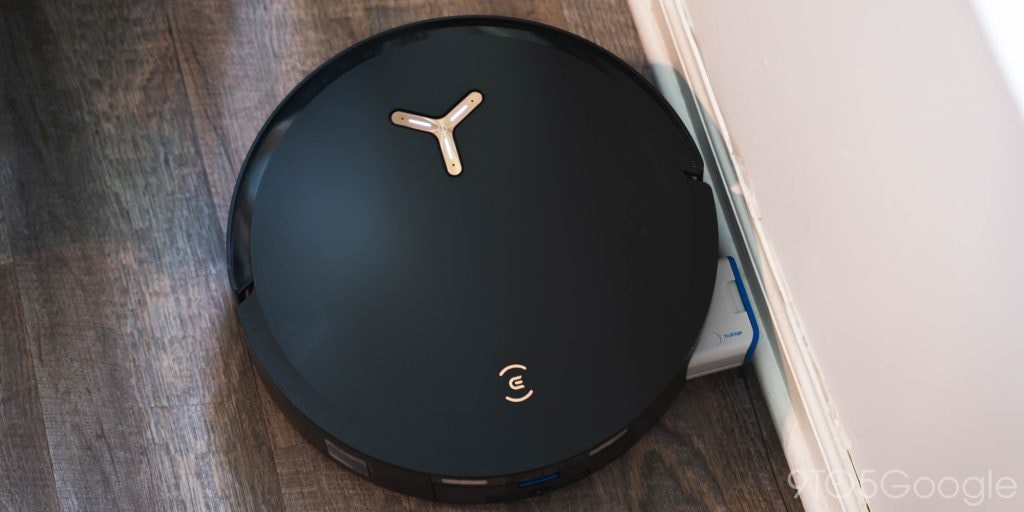 Hai bình chứa nước sạch và nước bẩn bên trong trạm sạc của X8 Pro Omni.