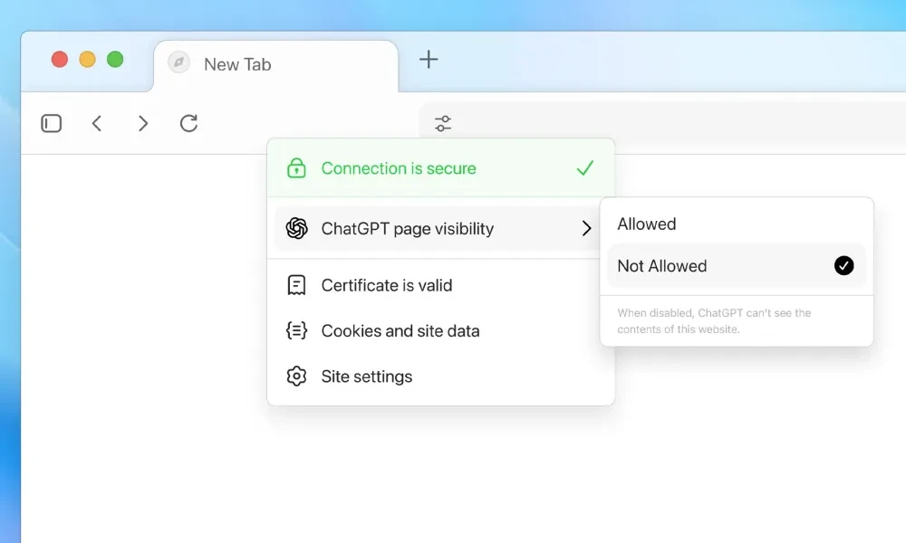 Giao diện trình duyệt ChatGPT Atlas với bố cục chia đôi màn hình, một bên hiển thị trang web và một bên là khung chat với AI.