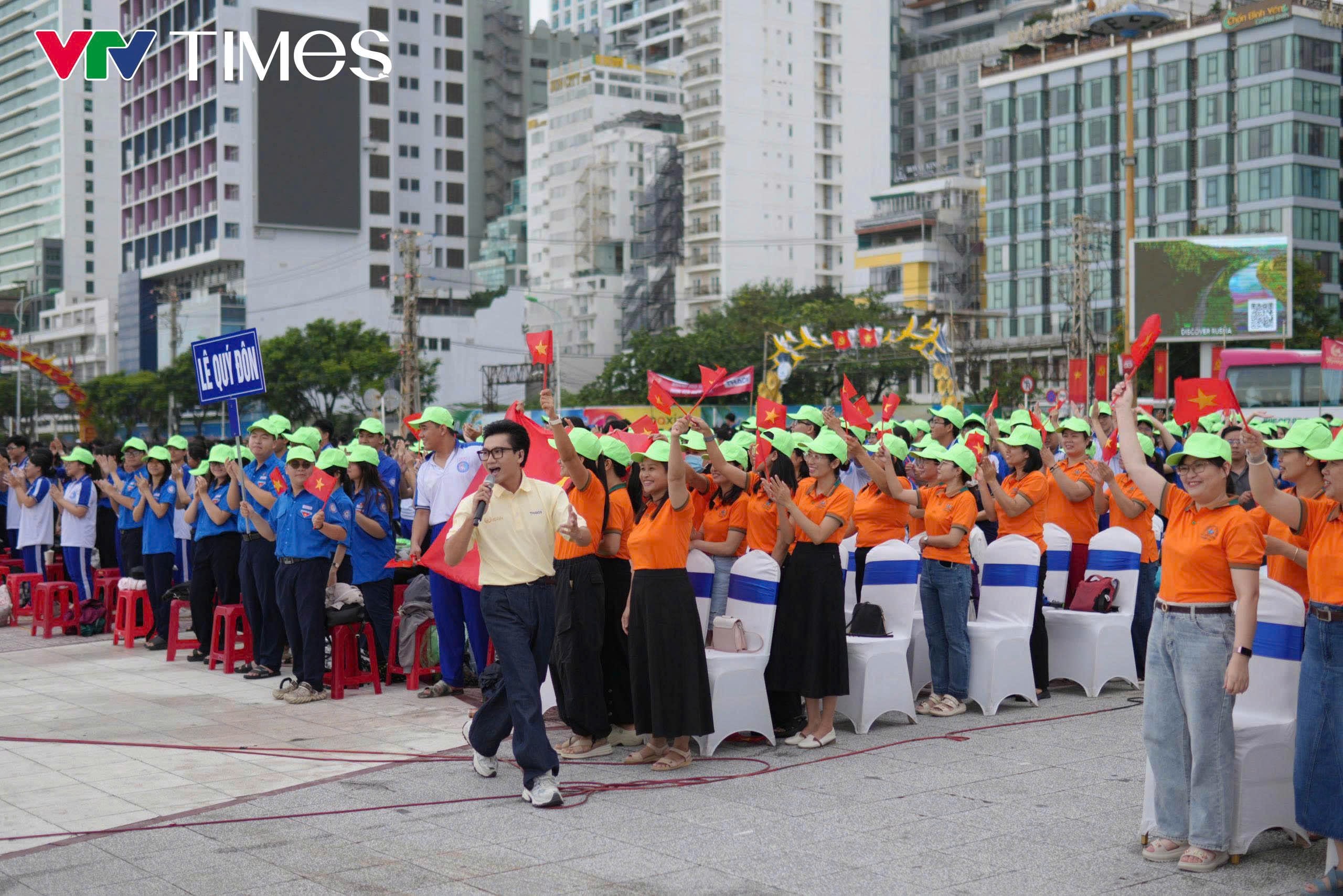 Khẩu hiệu cổ vũ tinh thần cho Đoàn Thanh Tùng tại Khánh Hòa.
