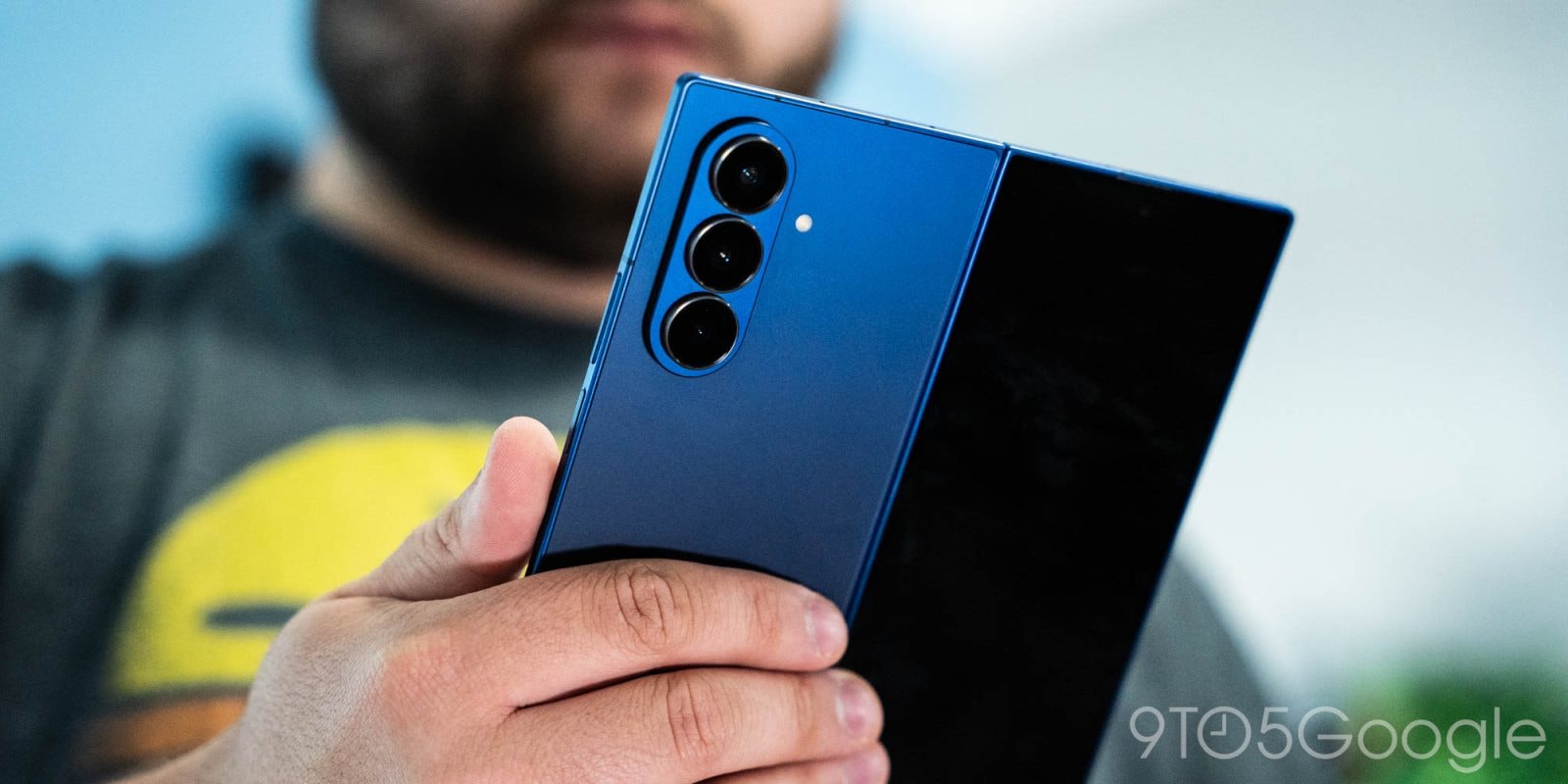 Thiết kế tổng thể của Samsung Galaxy Z Fold 7 khi mở ra và gập lại.