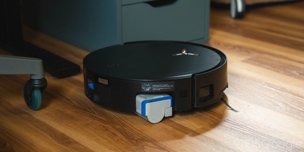 Giao diện ứng dụng Ecovacs trên điện thoại thông minh hiển thị bản đồ nhà và các tùy chọn.