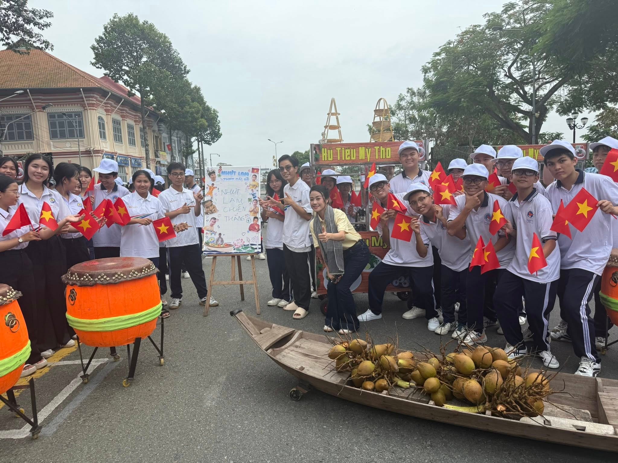 Các điểm cầu 'rực lửa' cổ vũ 4 nhà leo núi Chung kết Olympia 2025 - Ảnh 17.