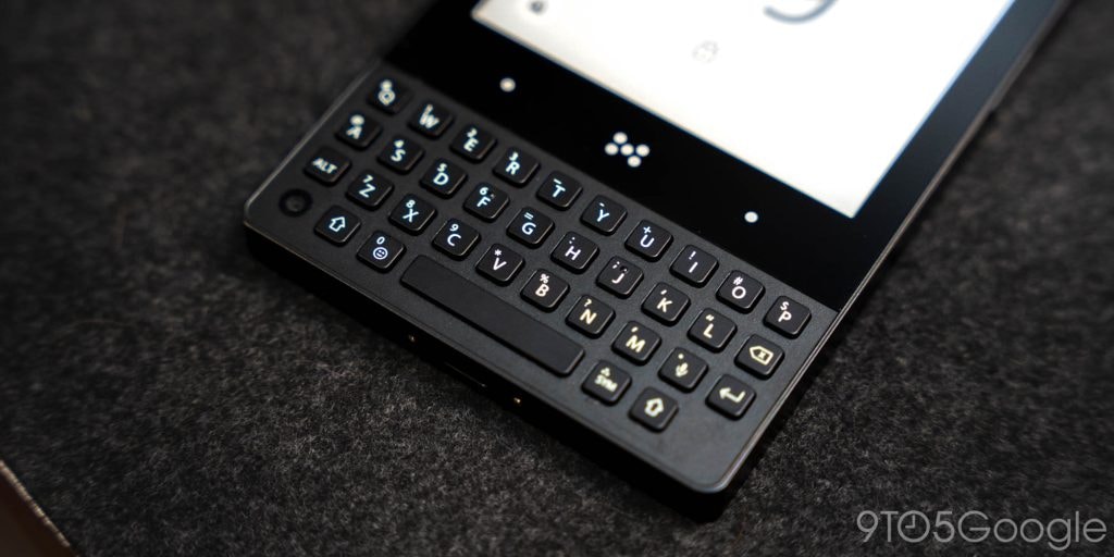 Cận cảnh bàn phím QWERTY vật lý của Minimal Phone.