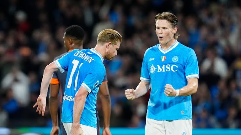 Cả De Bruyne và McTominay đều ghi bàn cho Napoli.