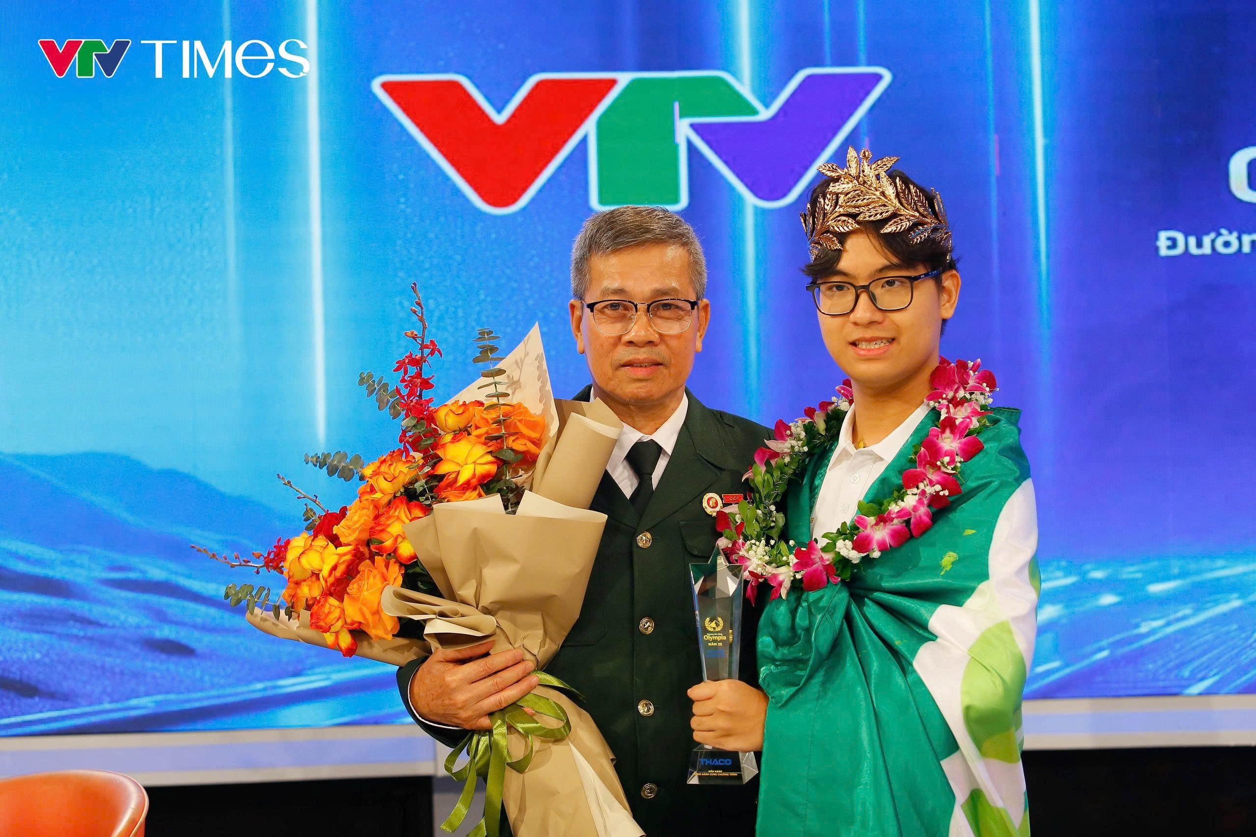 Ông ngoại của Bảo Khánh chia sẻ niềm tự hào tại điểm cầu Hà Nội.