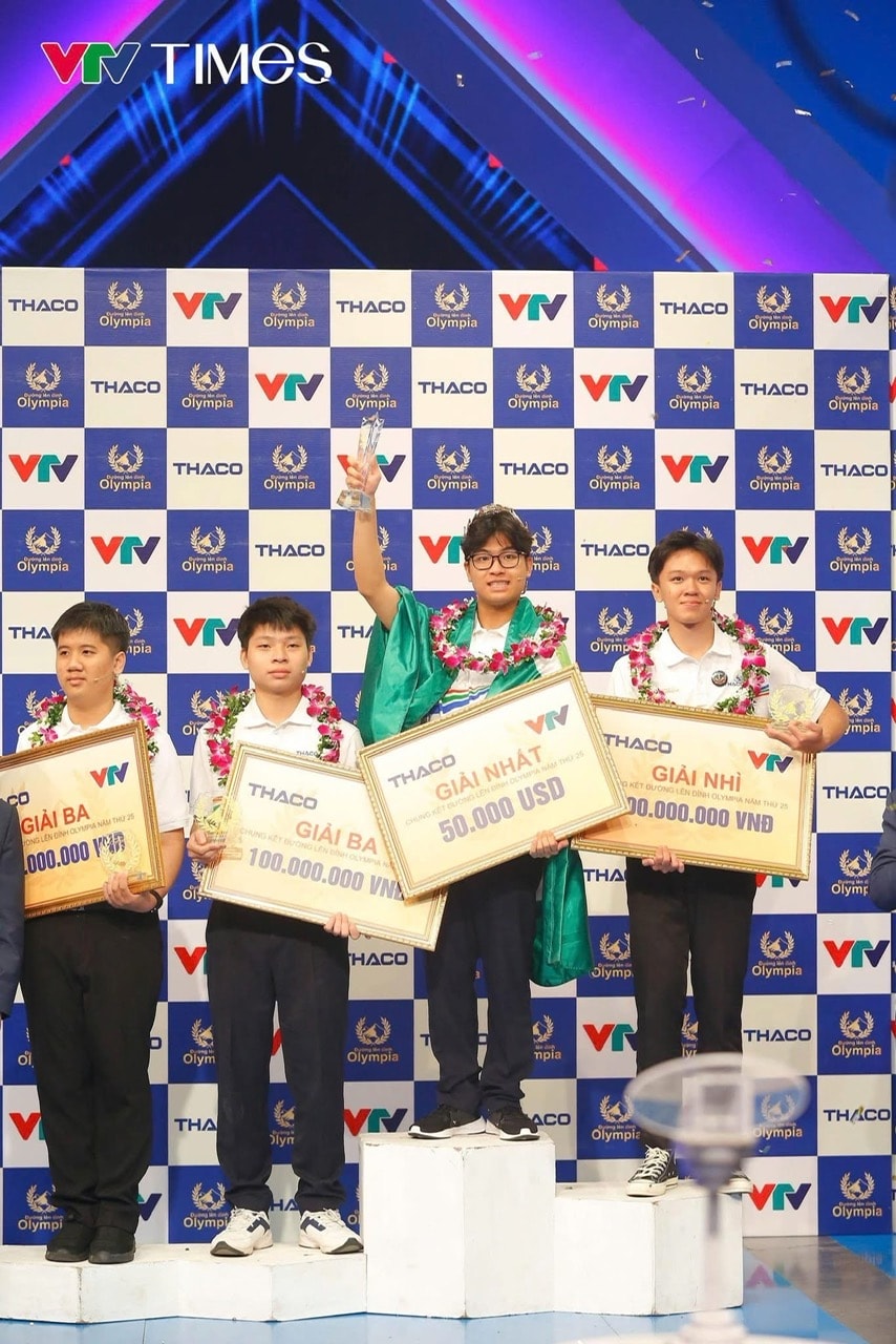 Đoàn Thanh Tùng giành ngôi vị Á quân Đường lên đỉnh Olympia năm thứ 25 với 210 điểm.