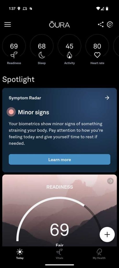Ứng dụng Oura hiển thị radar triệu chứng và các chỉ số hàng ngày.
