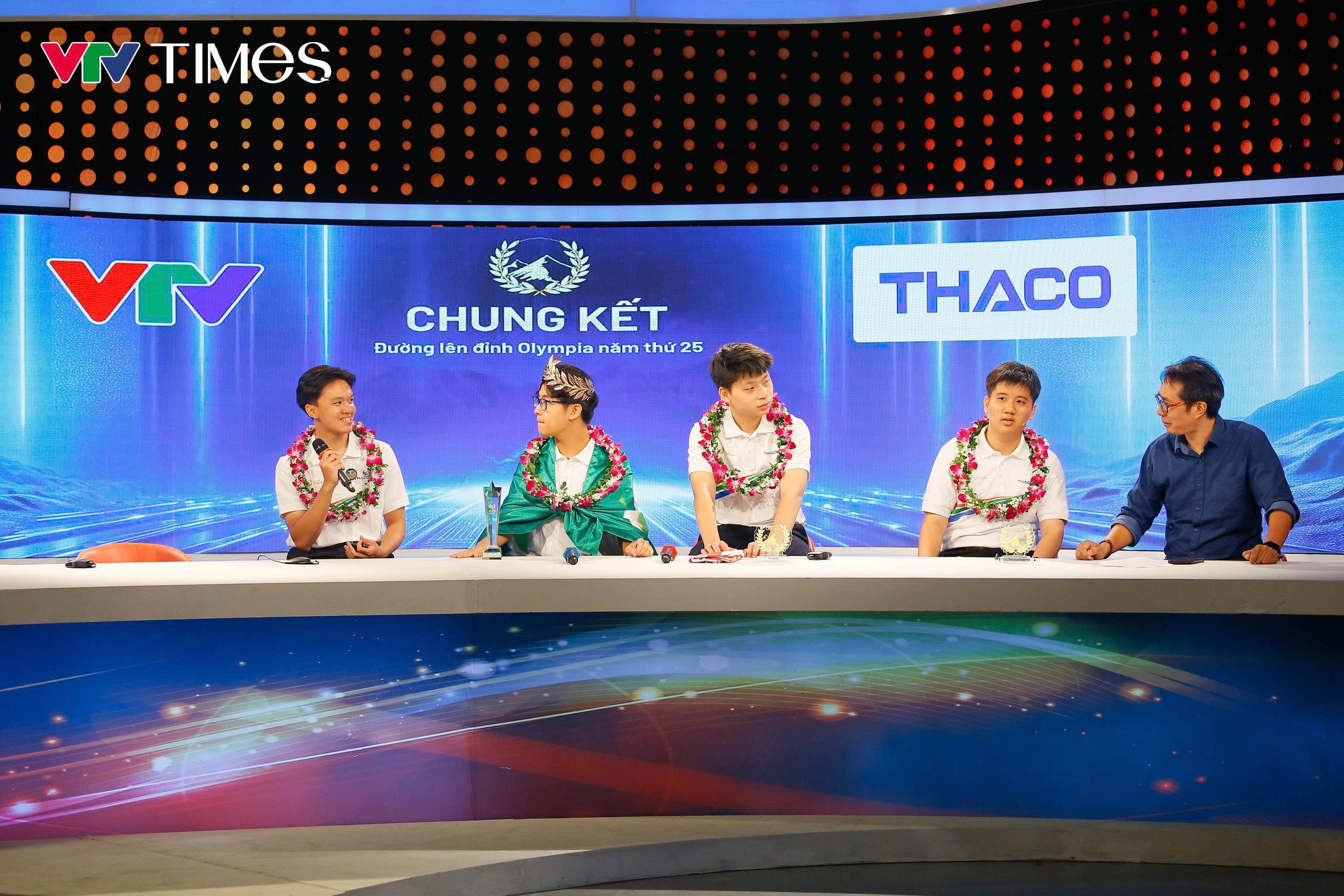 Các thí sinh trong trận chung kết Đường lên đỉnh Olympia năm thứ 25.